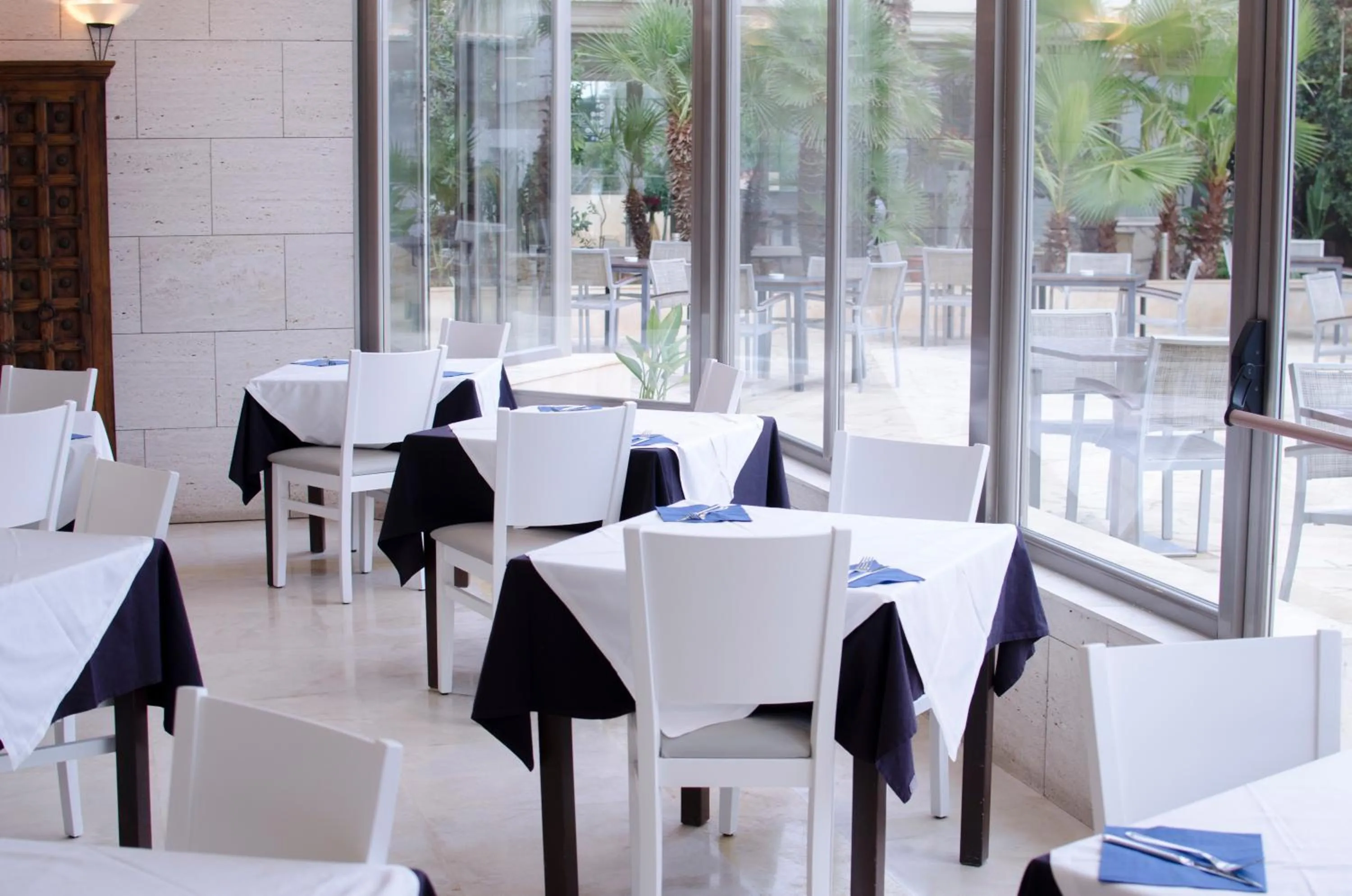 Restaurant/Places to Eat in Paraiso Beach by Hoteles Centric -Adult Only