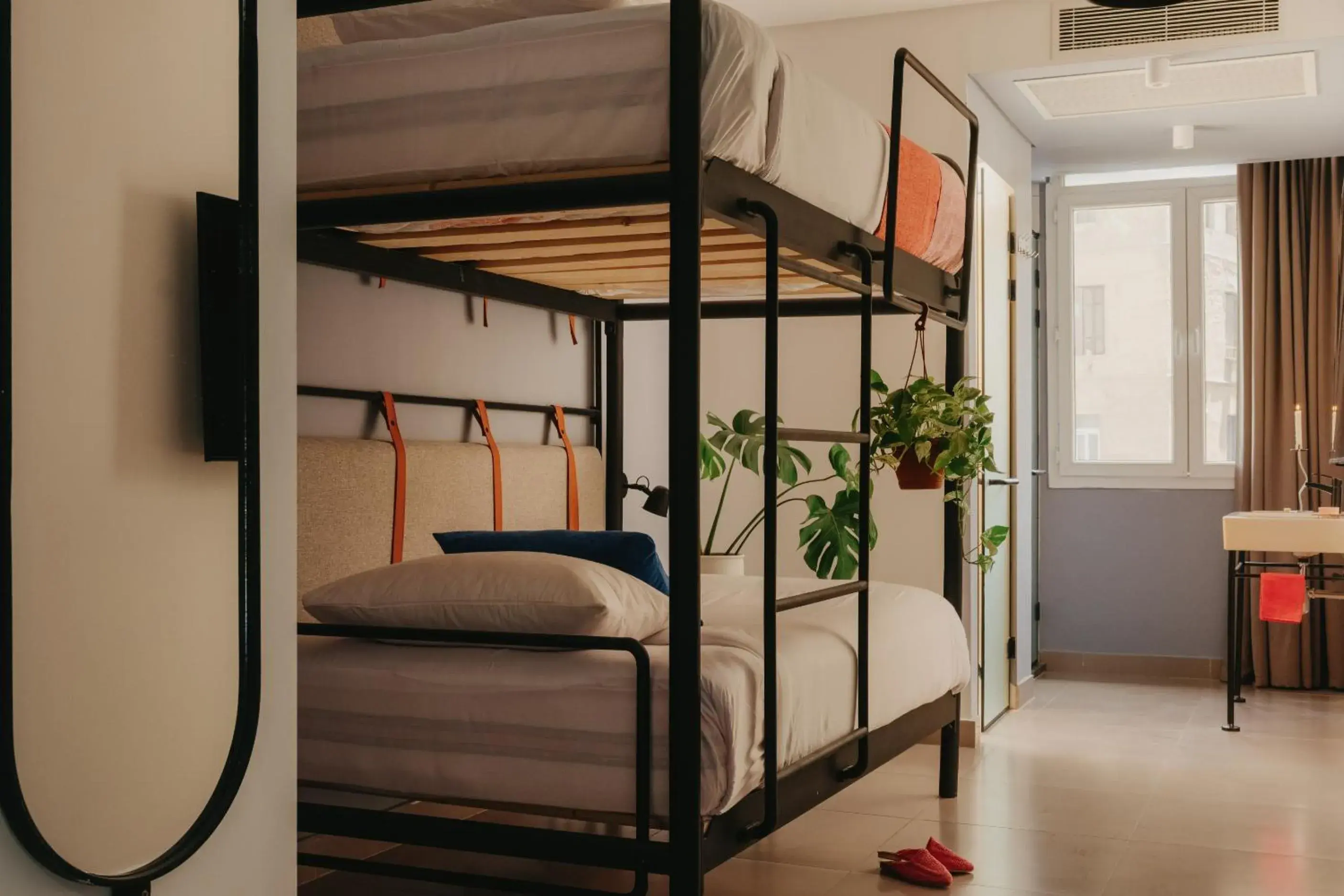 Budget Double Room in Brassbell l DT l Hannaux l Tahrir sq Budget Double Room in Brassbell l DT l Hannaux l Tahrir sq