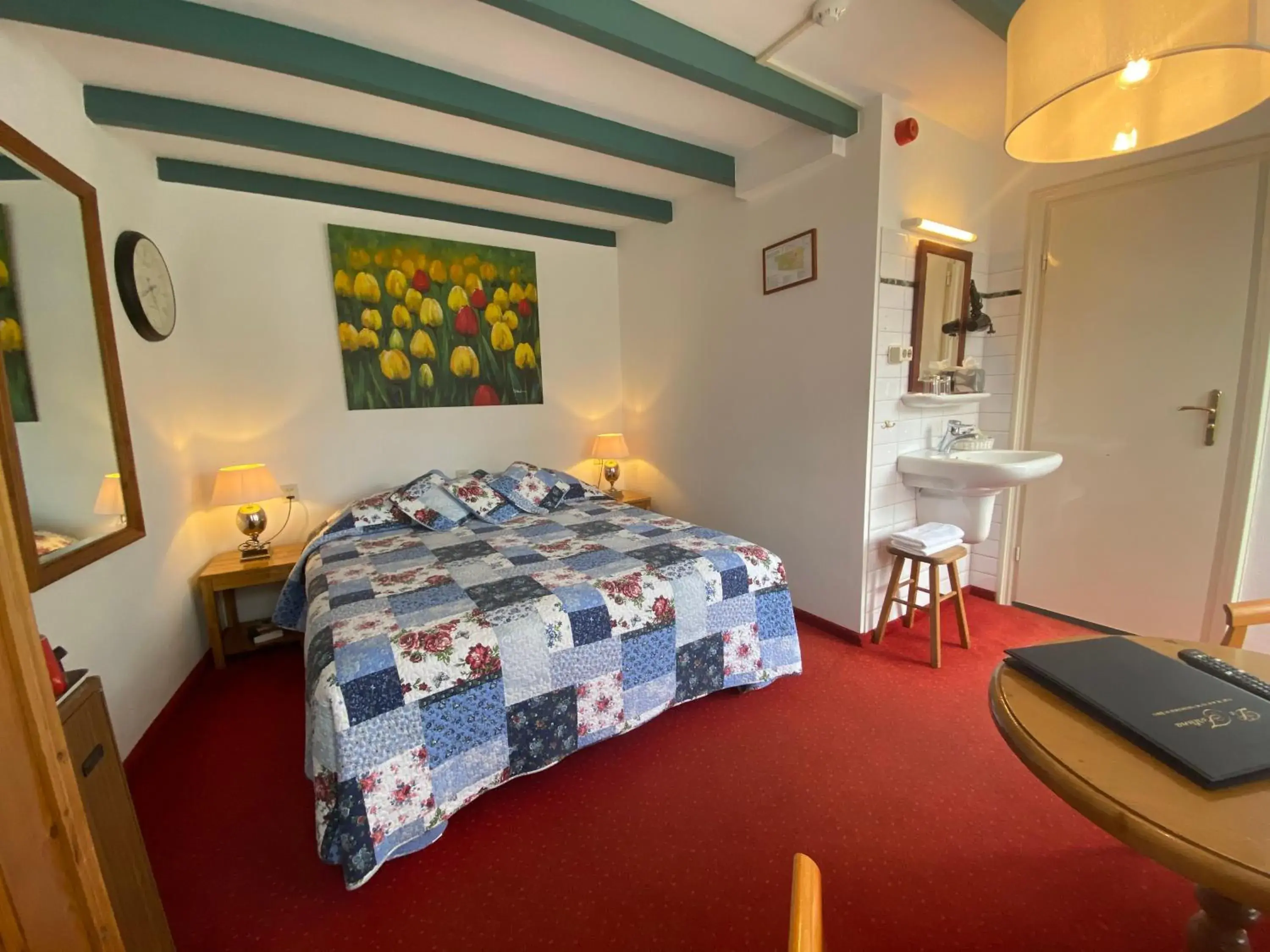 Double Room with Shower in Hotel & Restaurant De Fortuna Double Room with Shower in Hotel & Restaurant De Fortuna