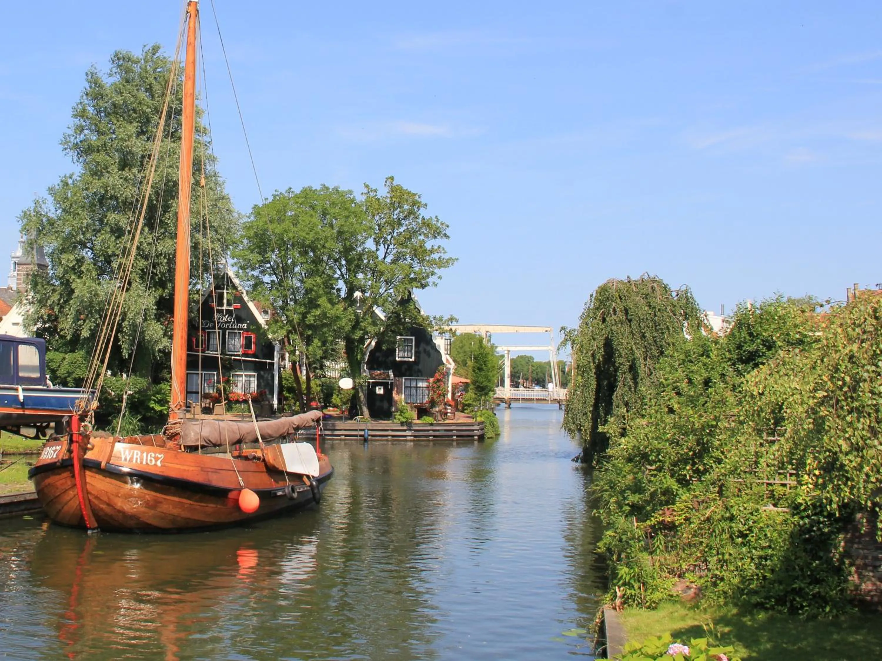 Property building in Hotel & Restaurant De Fortuna