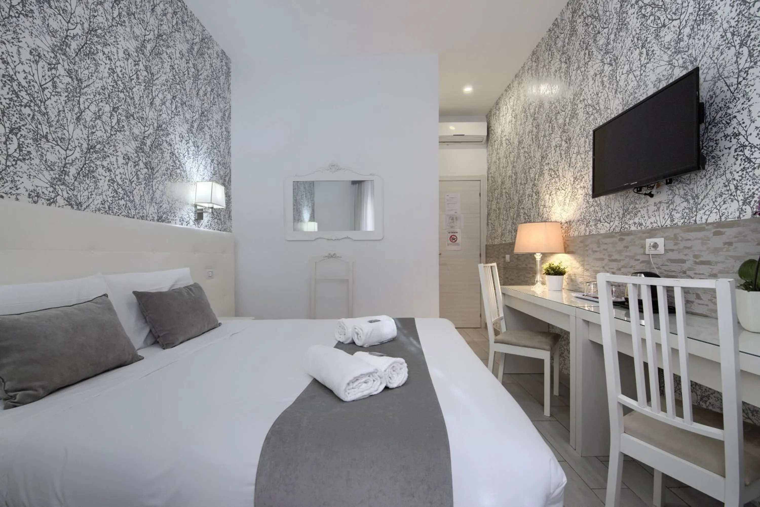 Bathroom, Bed in Vatican's Roof