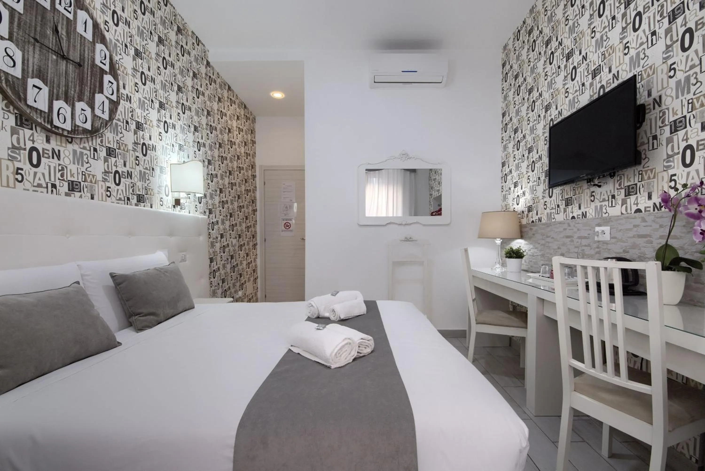 Bathroom, Bed in Vatican's Roof