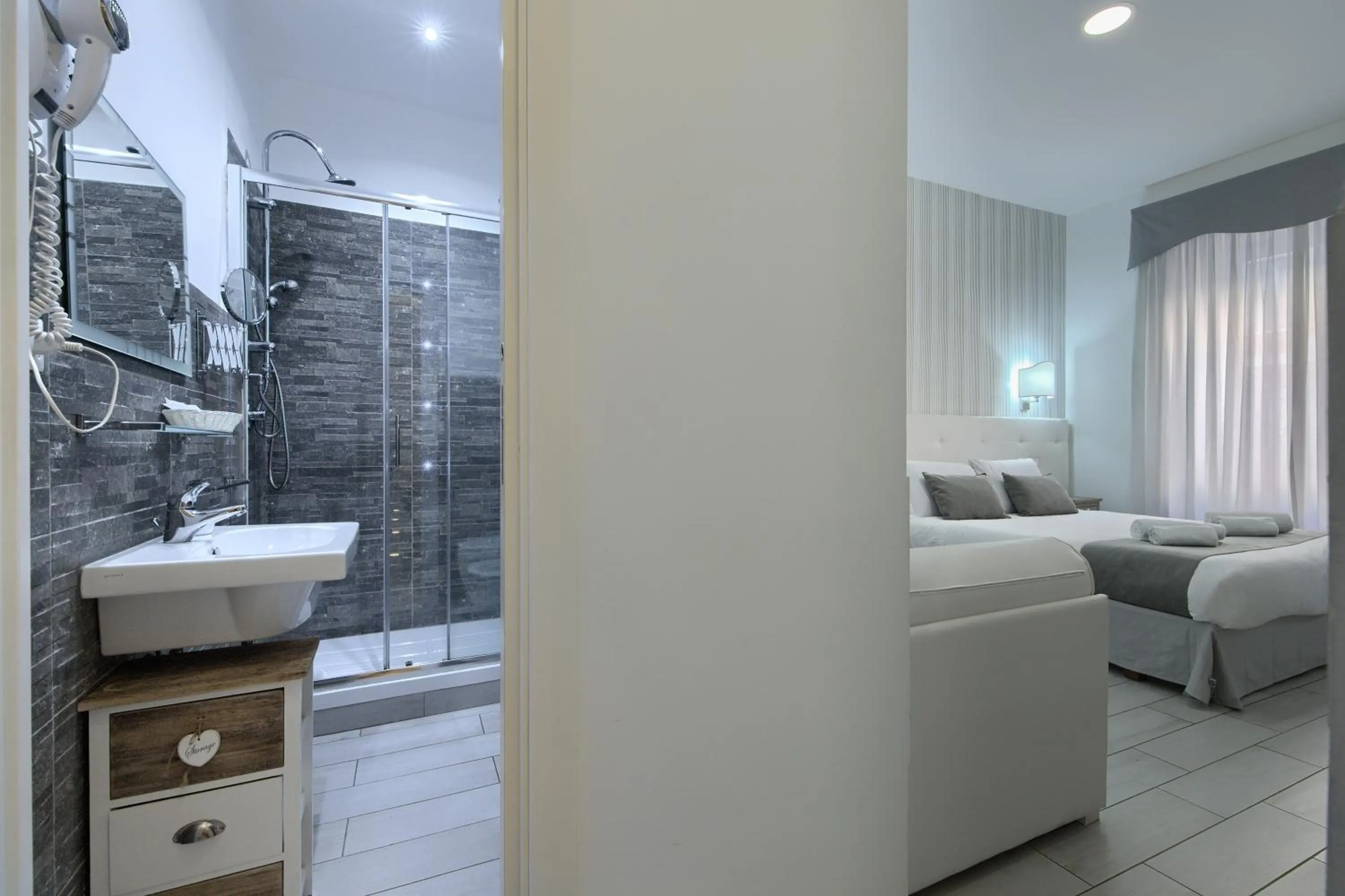 Bathroom, Bed in Vatican's Roof