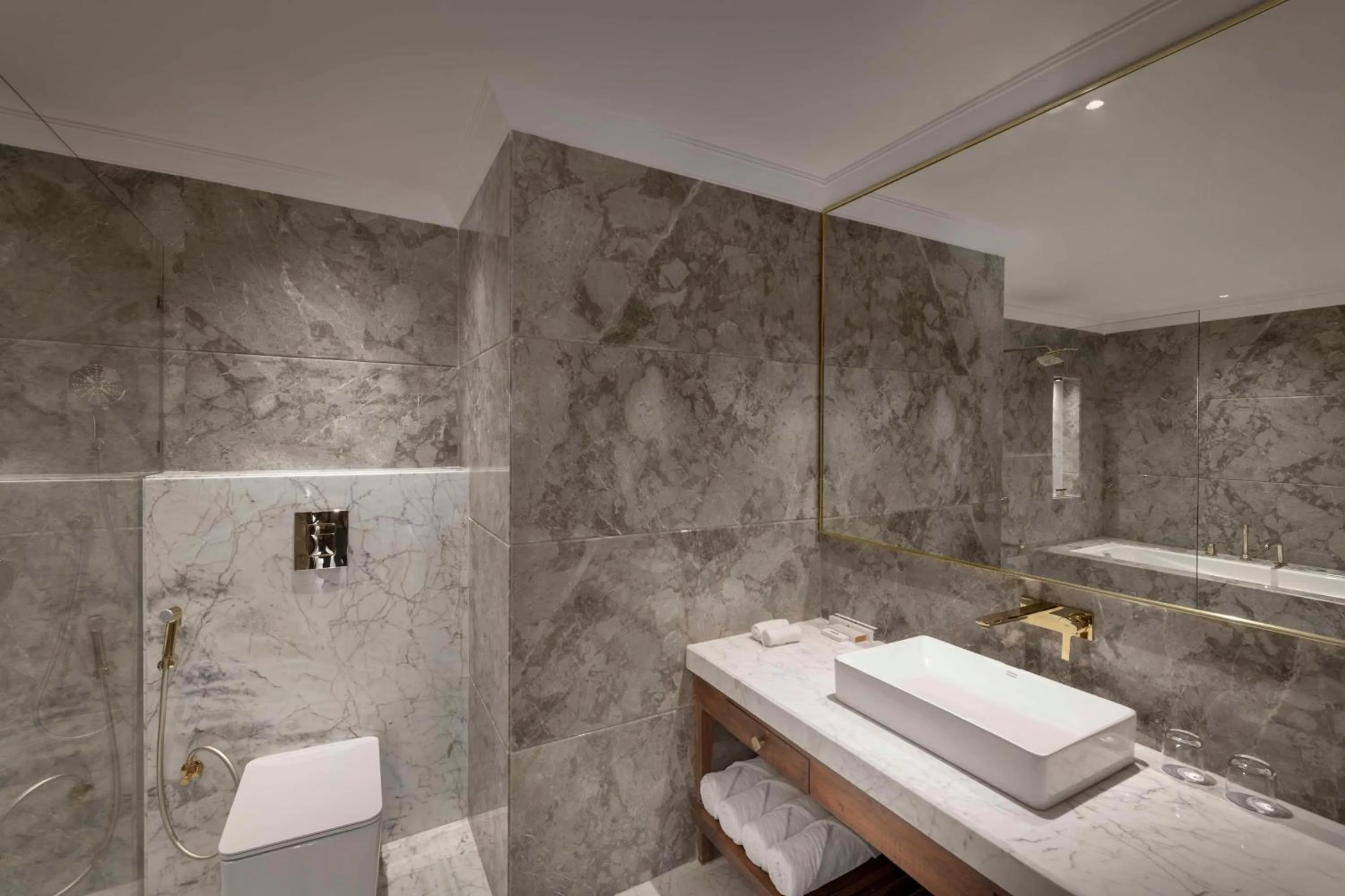 Shower in Jasraj Palace Yavatmal Hotel, a member of Radisson Individuals