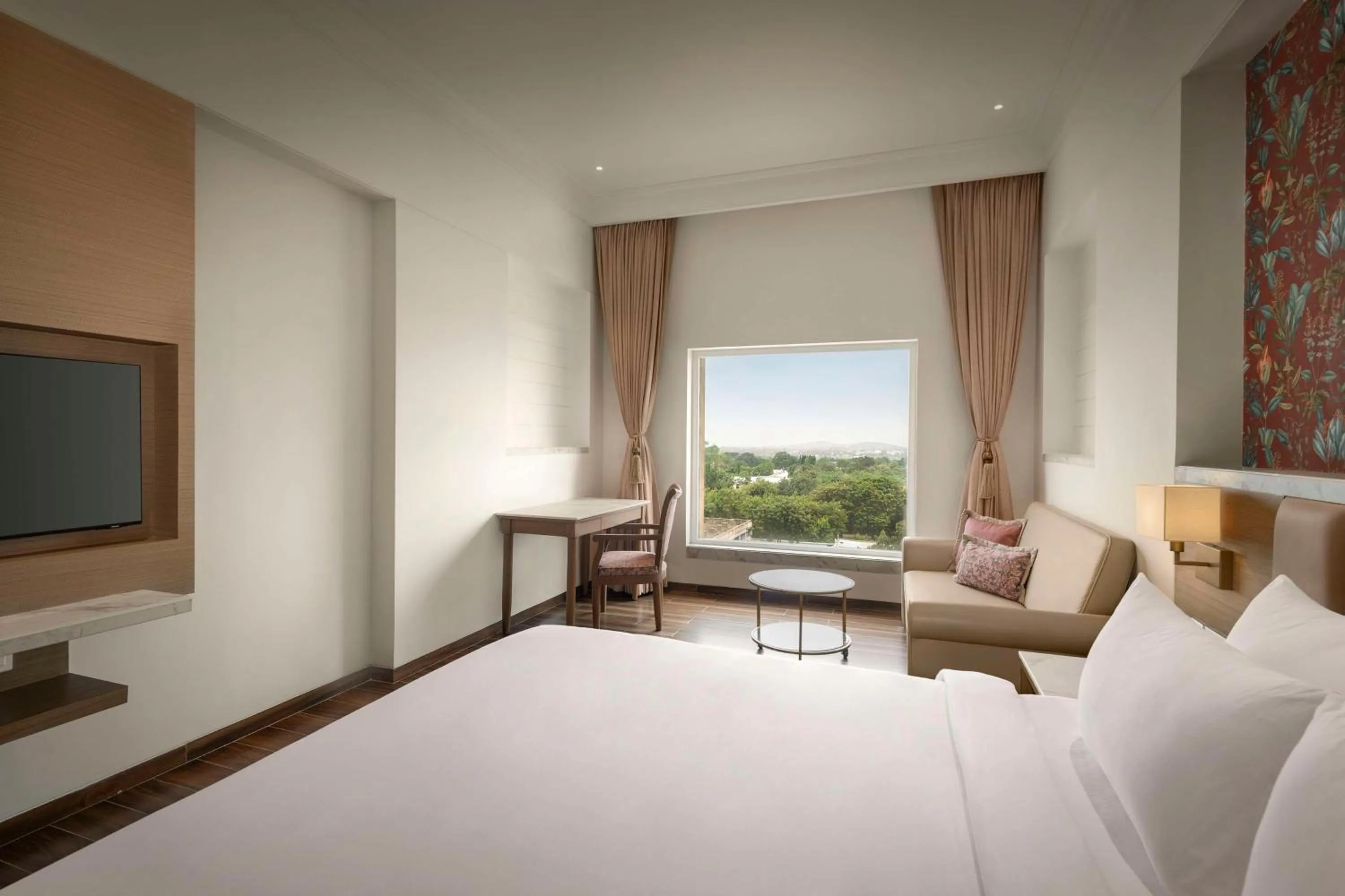 Bed in Jasraj Palace Yavatmal Hotel, a member of Radisson Individuals