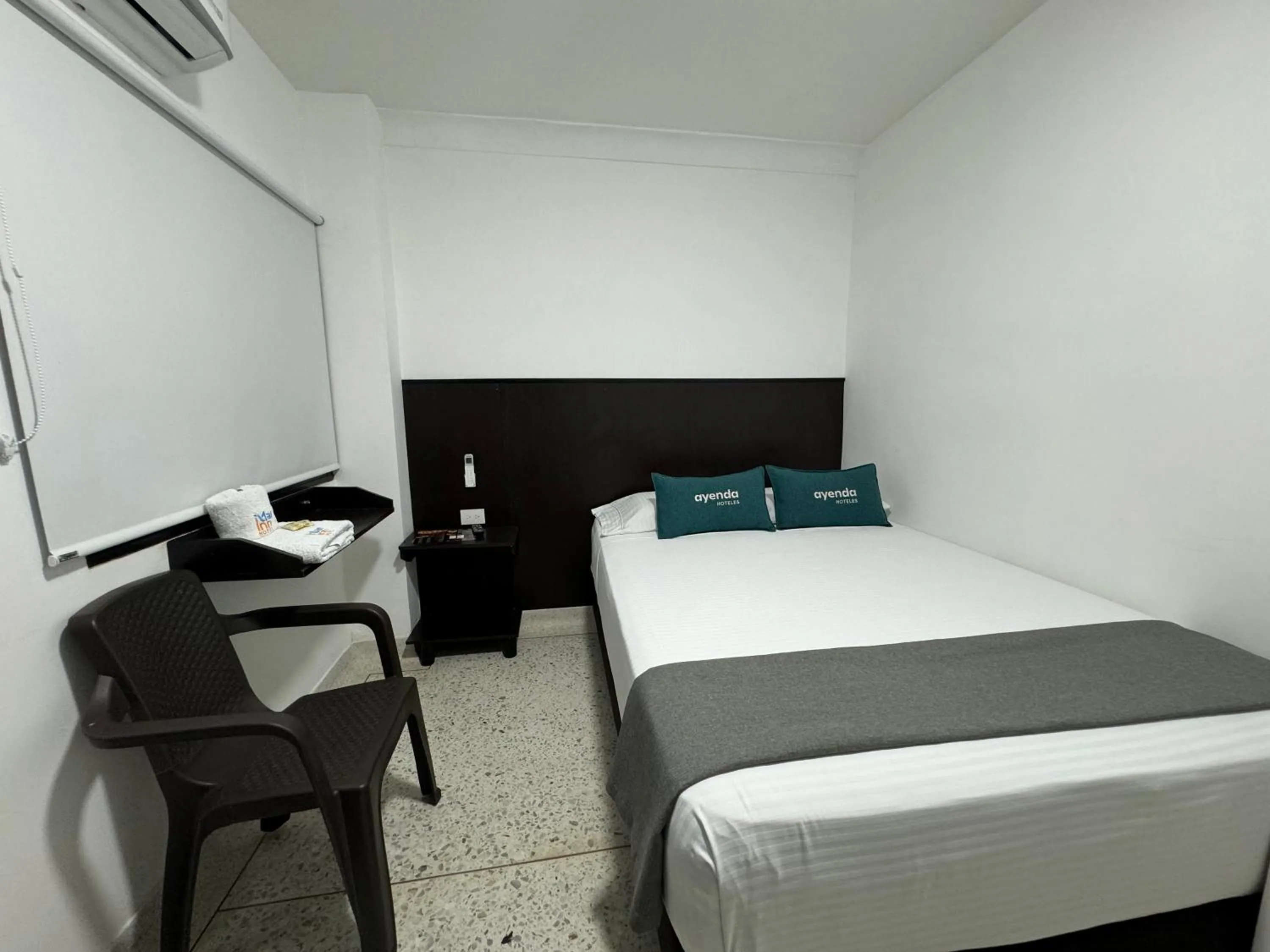 Bed in Hotel Mar Inn Cali