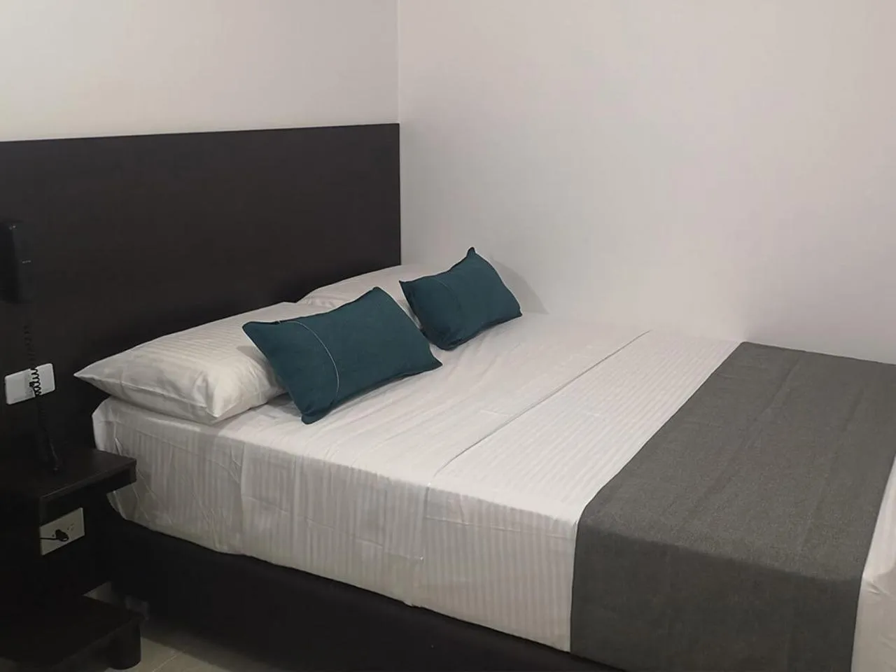 Bed in Hotel Mar Inn Cali