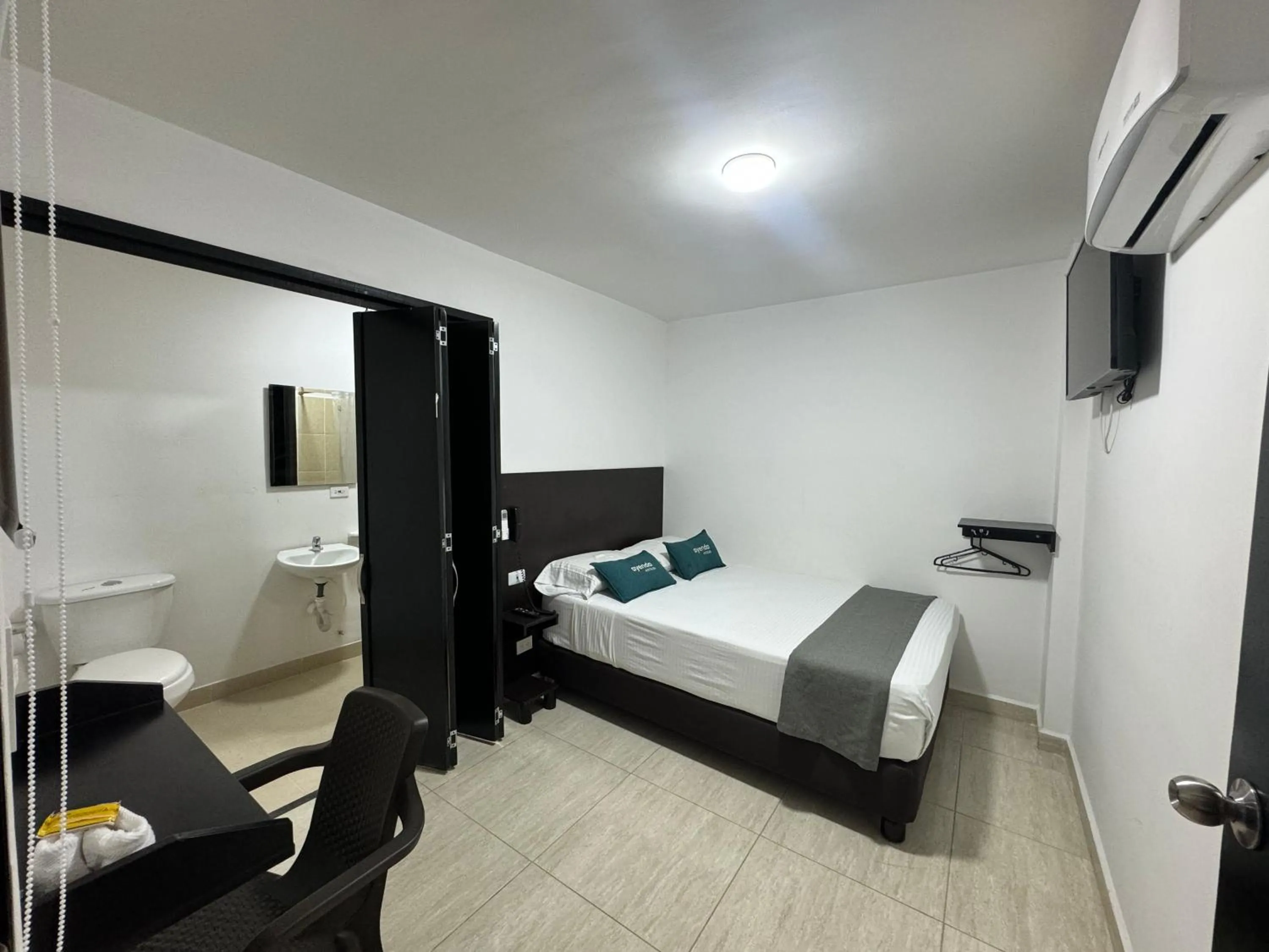 Bed in Hotel Mar Inn Cali