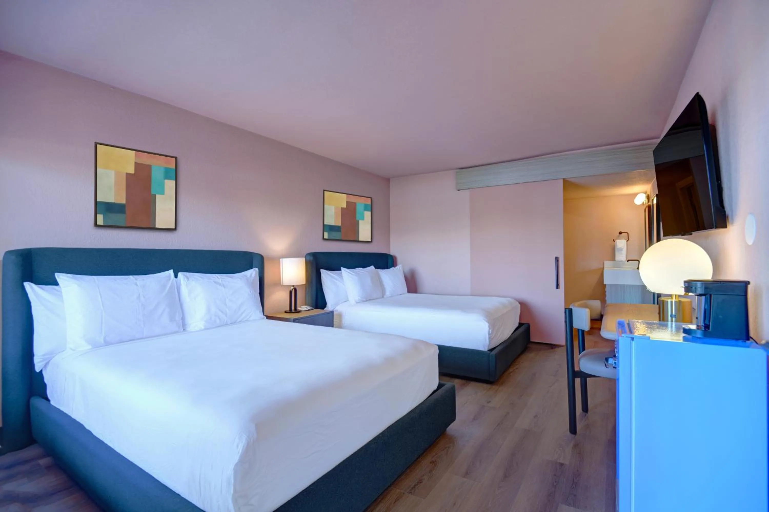 Photo of the whole room, Bed in The Dunes Hotel (Palm Springs)