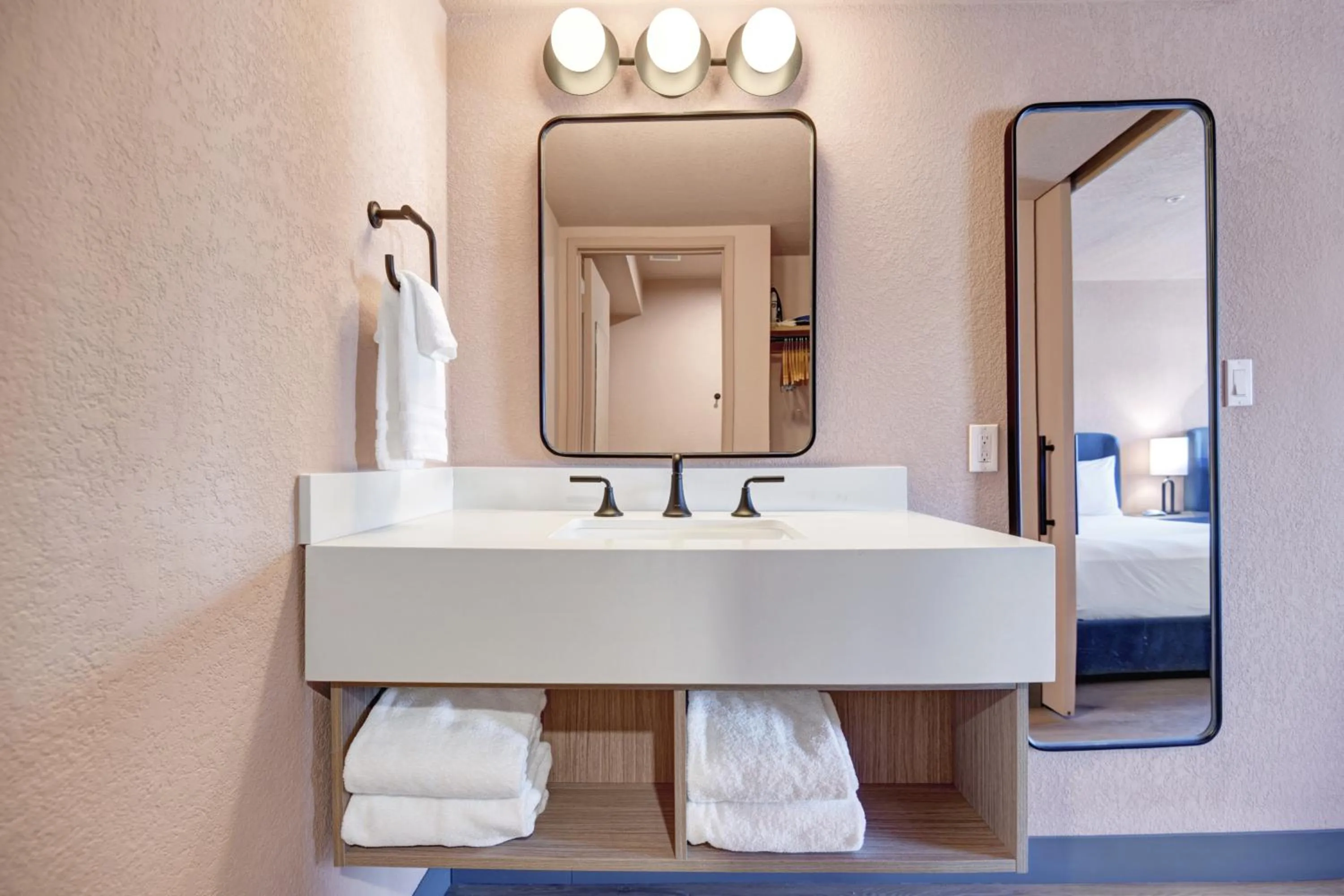 Bathroom in The Dunes Hotel (Palm Springs)