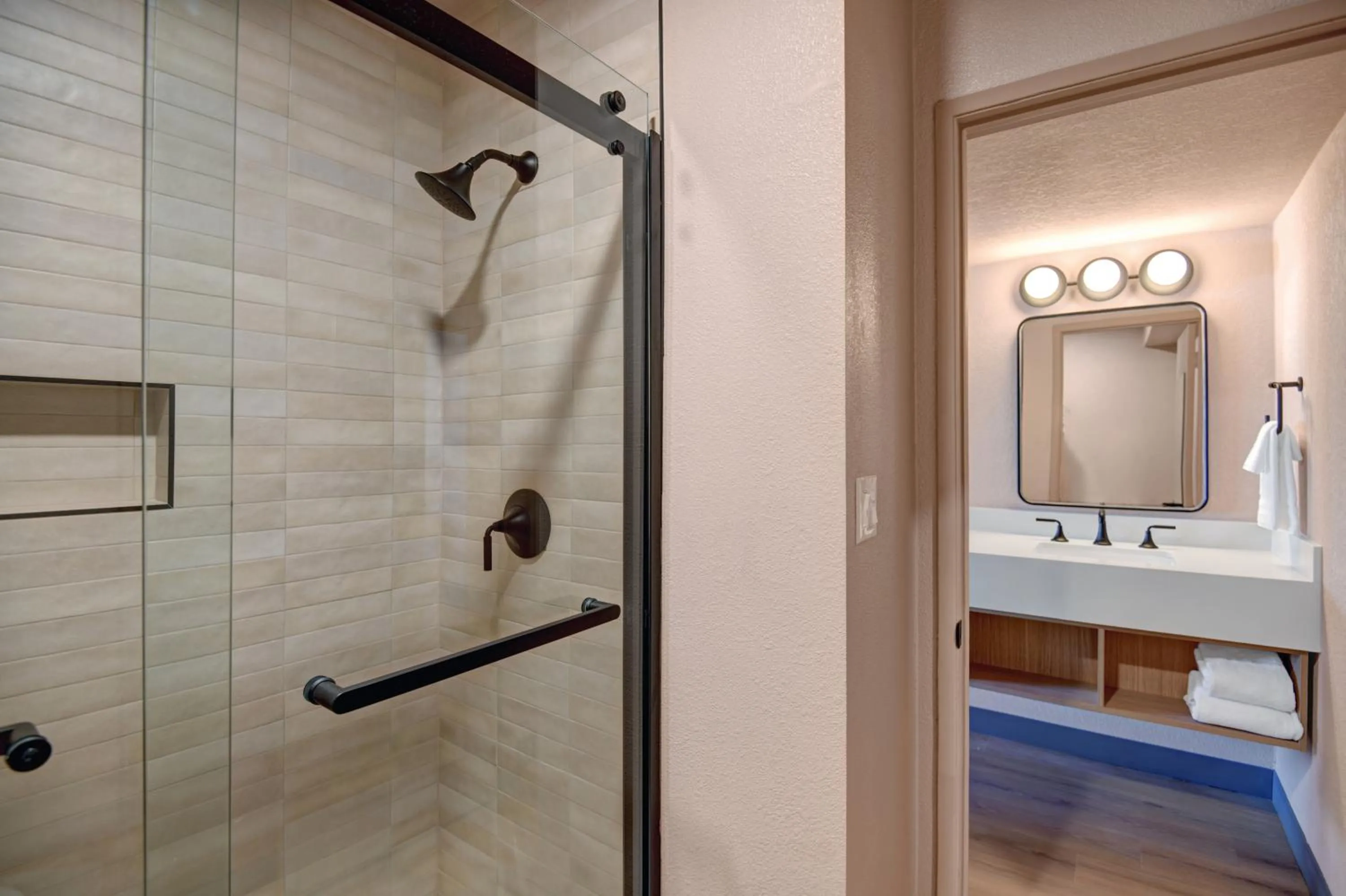 Bathroom in The Dunes Hotel (Palm Springs)