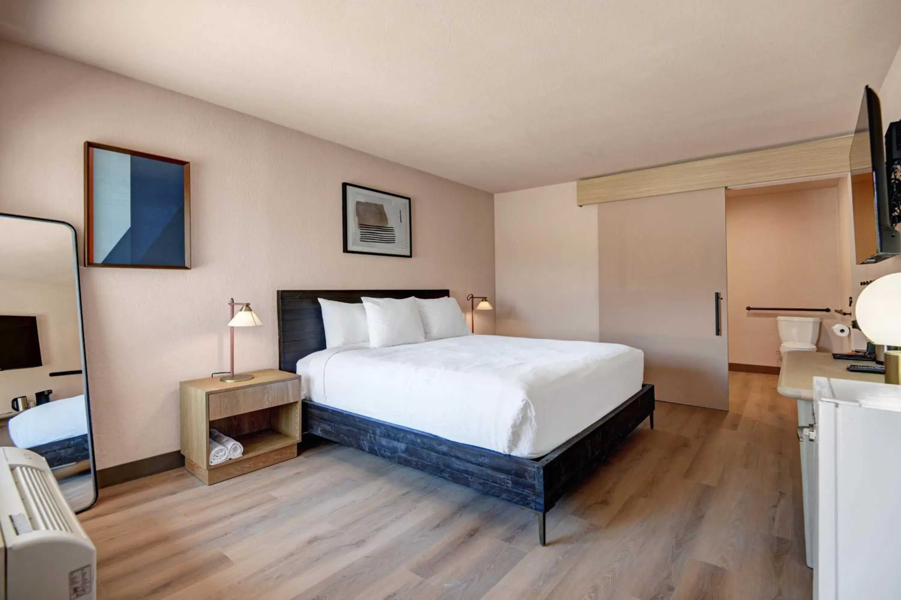 King Room - Disability Access in The Dunes Hotel (Palm Springs) King Room - Disability Access in The Dunes Hotel (Palm Springs)