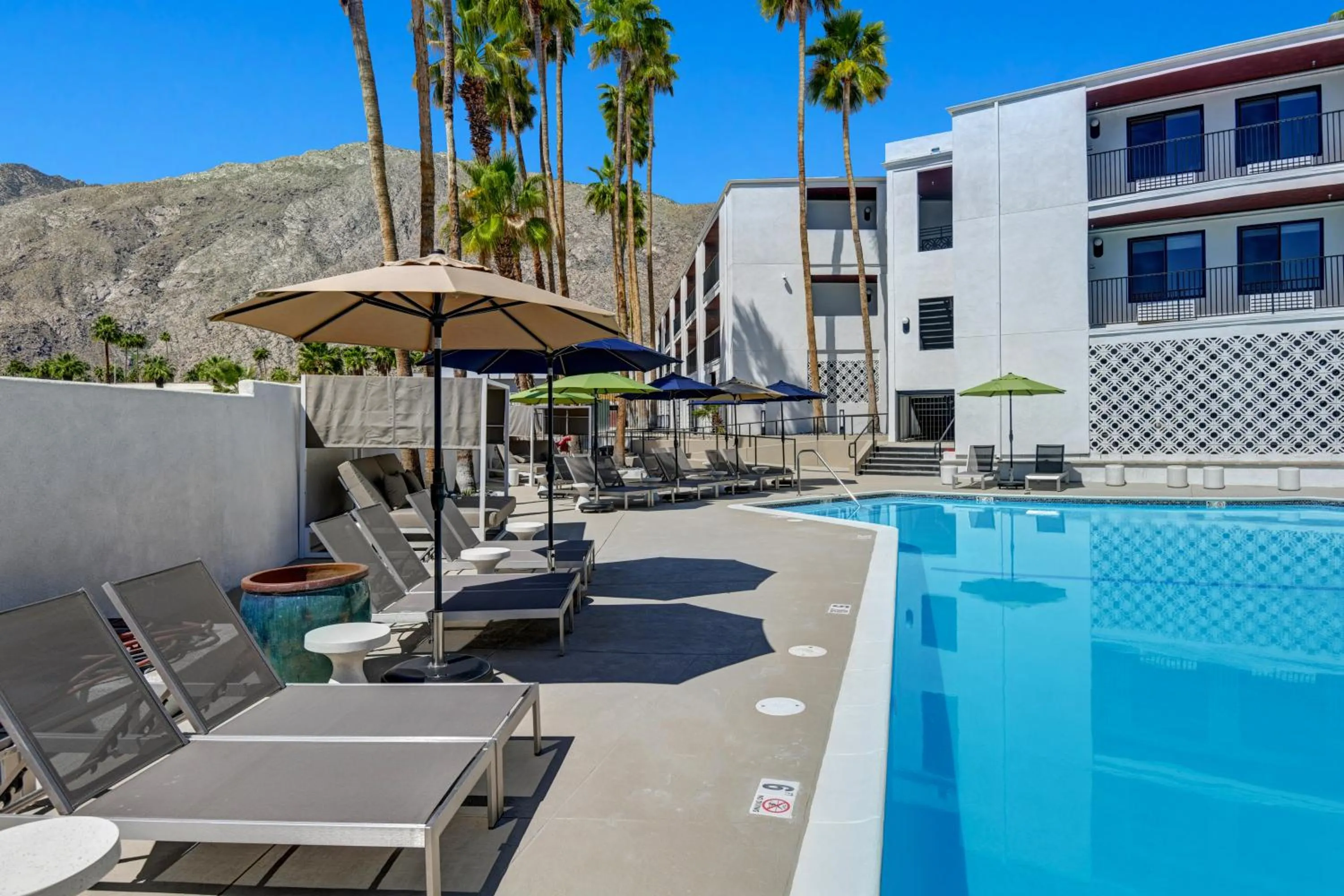 Property building in The Dunes Hotel (Palm Springs)