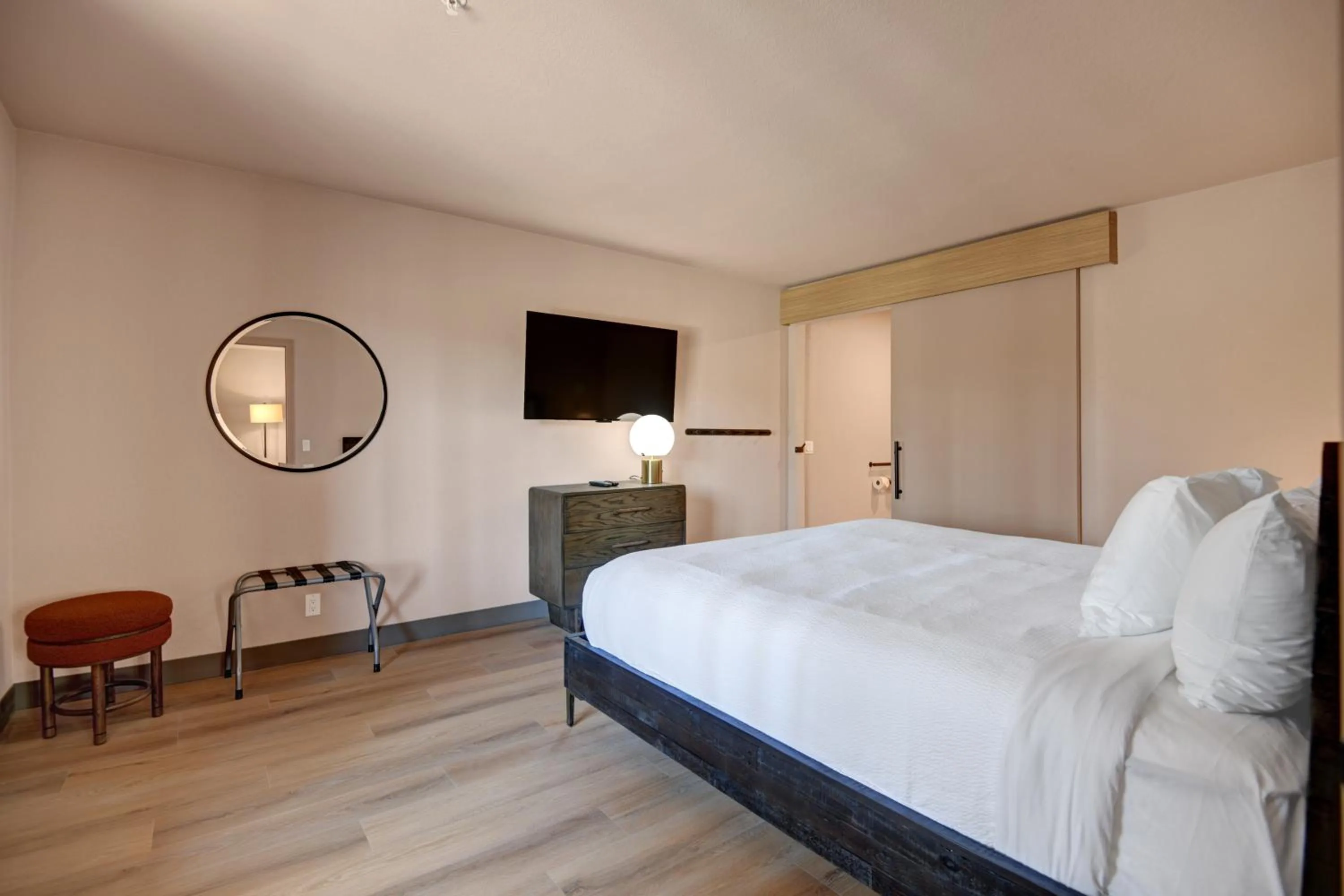 TV and multimedia, Bed in The Dunes Hotel (Palm Springs)