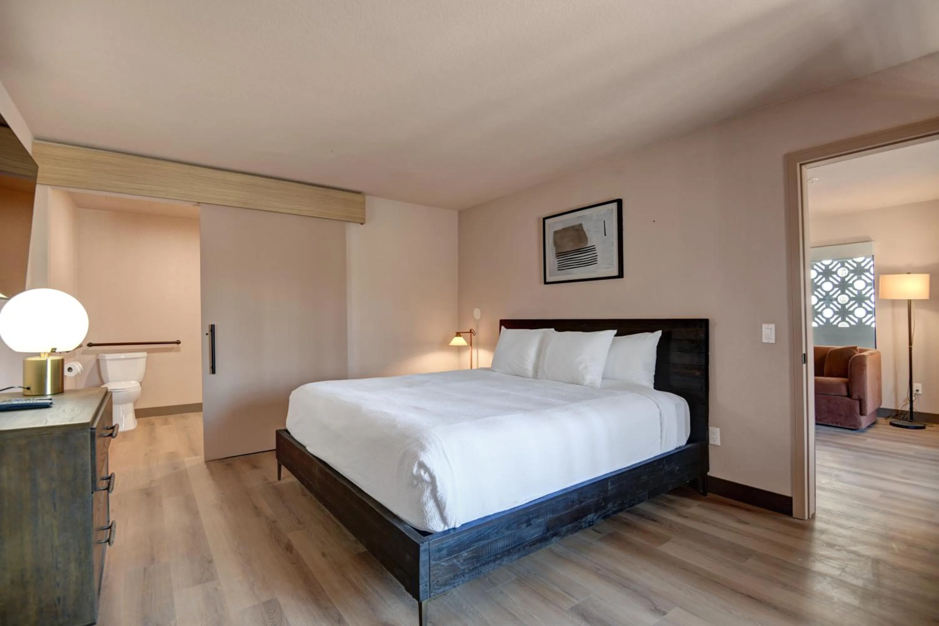 Bedroom, Bed in The Dunes Hotel (Palm Springs)