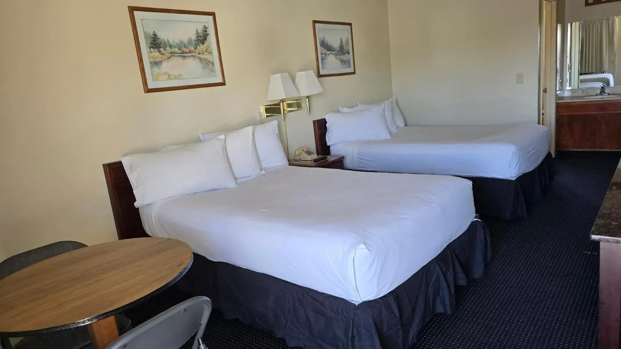 Queen Room in Terrace Inn and Suites Queen Room in Terrace Inn and Suites