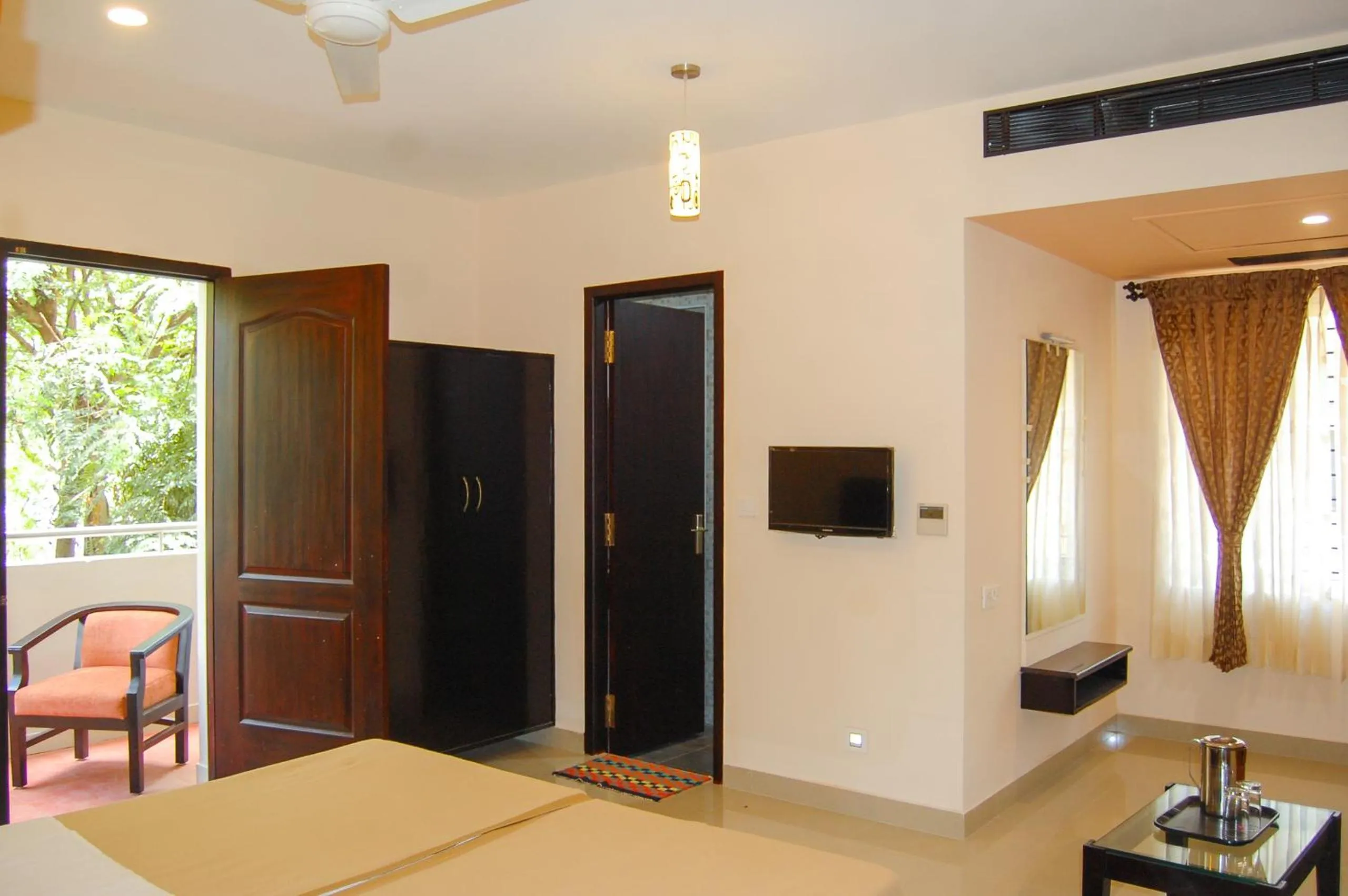 Philomena Hotel & Apartment