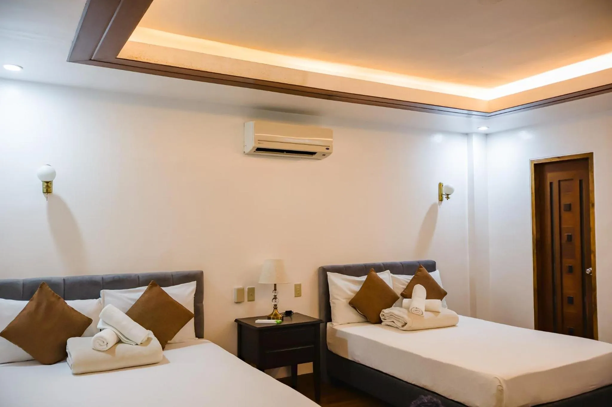 Bed in Teofely Gardens Resort near Tagaytay