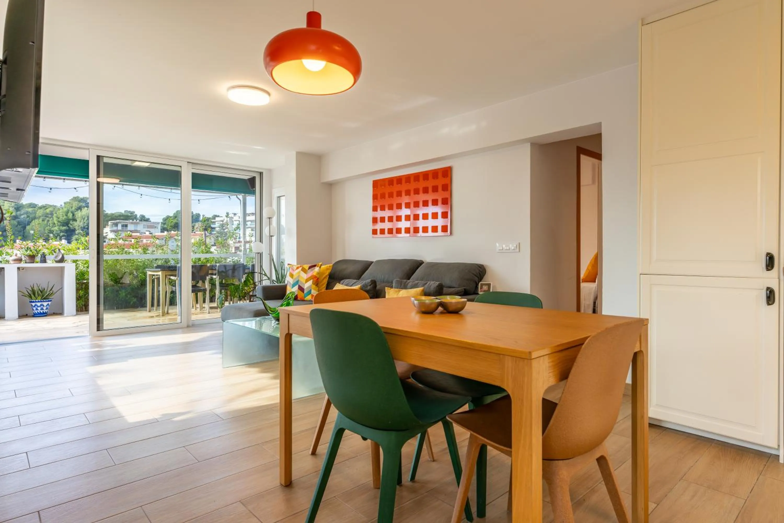 Luxury Designer Beach Front Two Bedroom Apartment