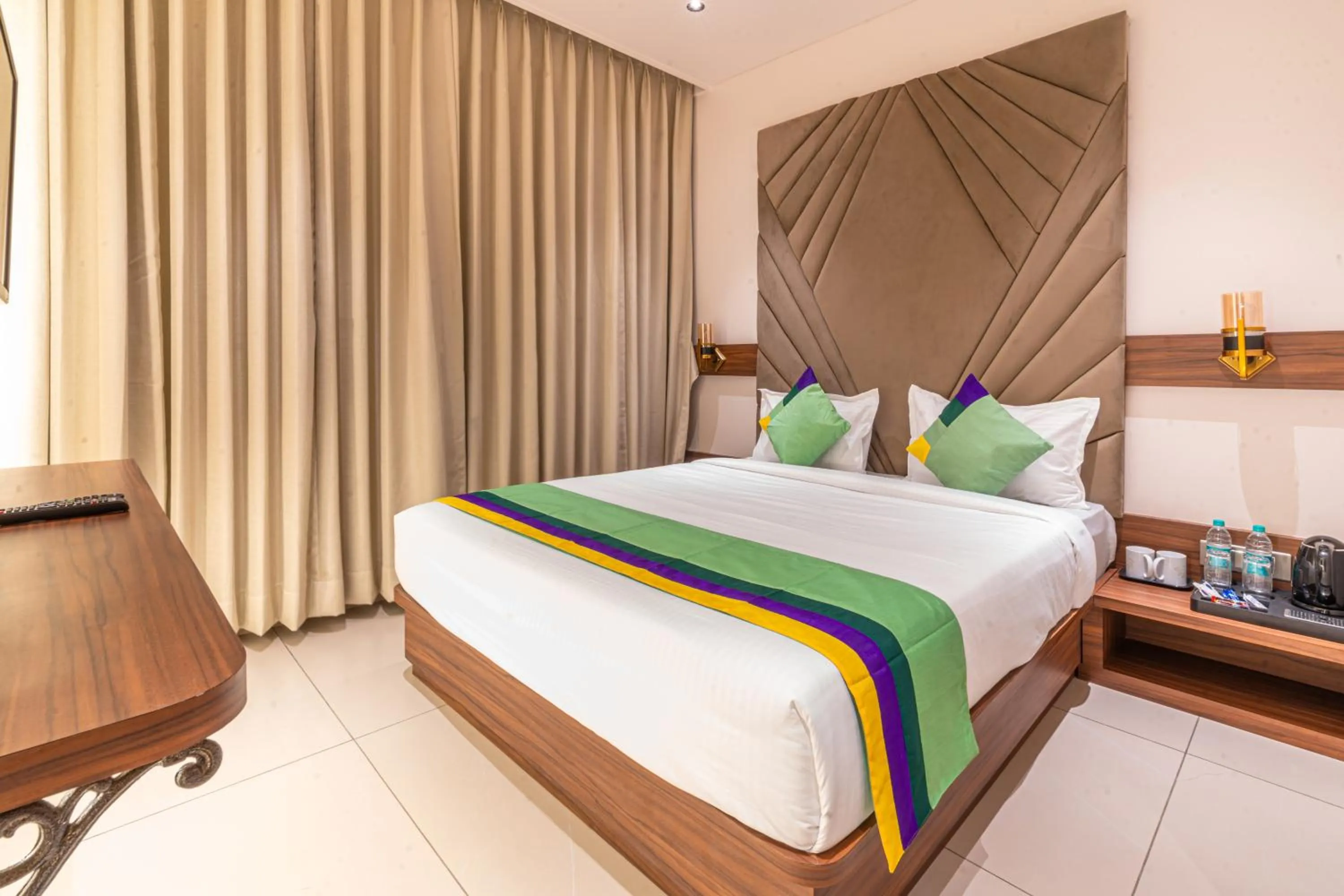 Bedroom, Bed in Treebo Premium Heritage Grand -Majiwada Thane