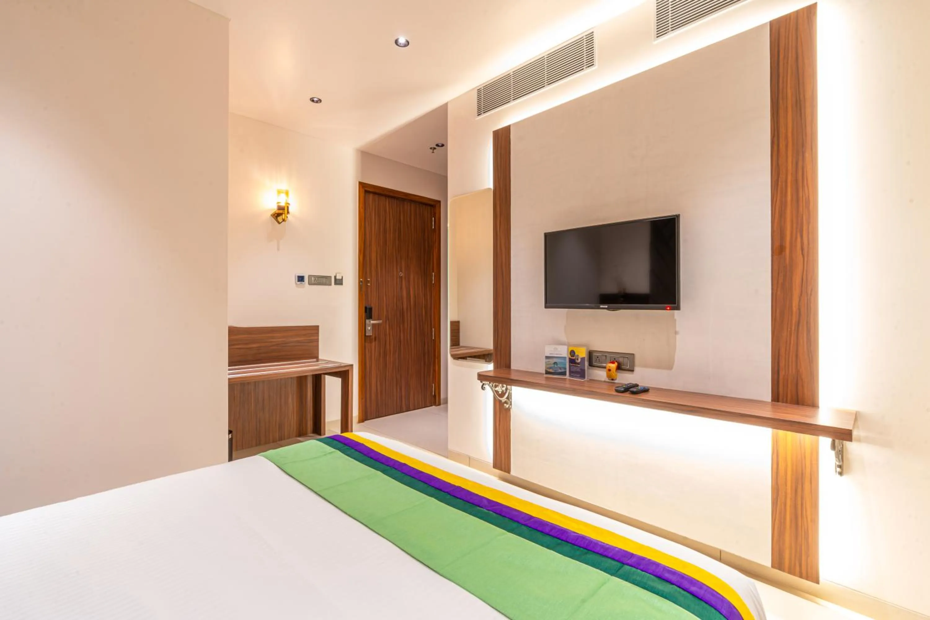 Bedroom, Bed in Treebo Premium Heritage Grand -Majiwada Thane