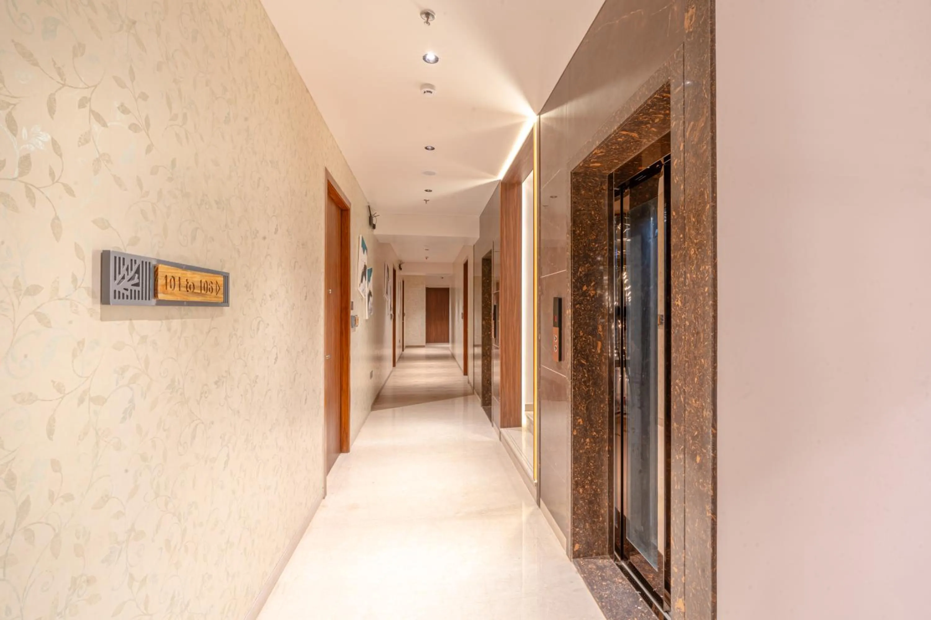 Lobby or reception in Treebo Premium Heritage Grand -Majiwada Thane