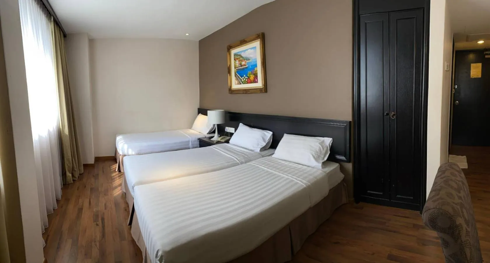 Bed in PJ De Inn Hotel