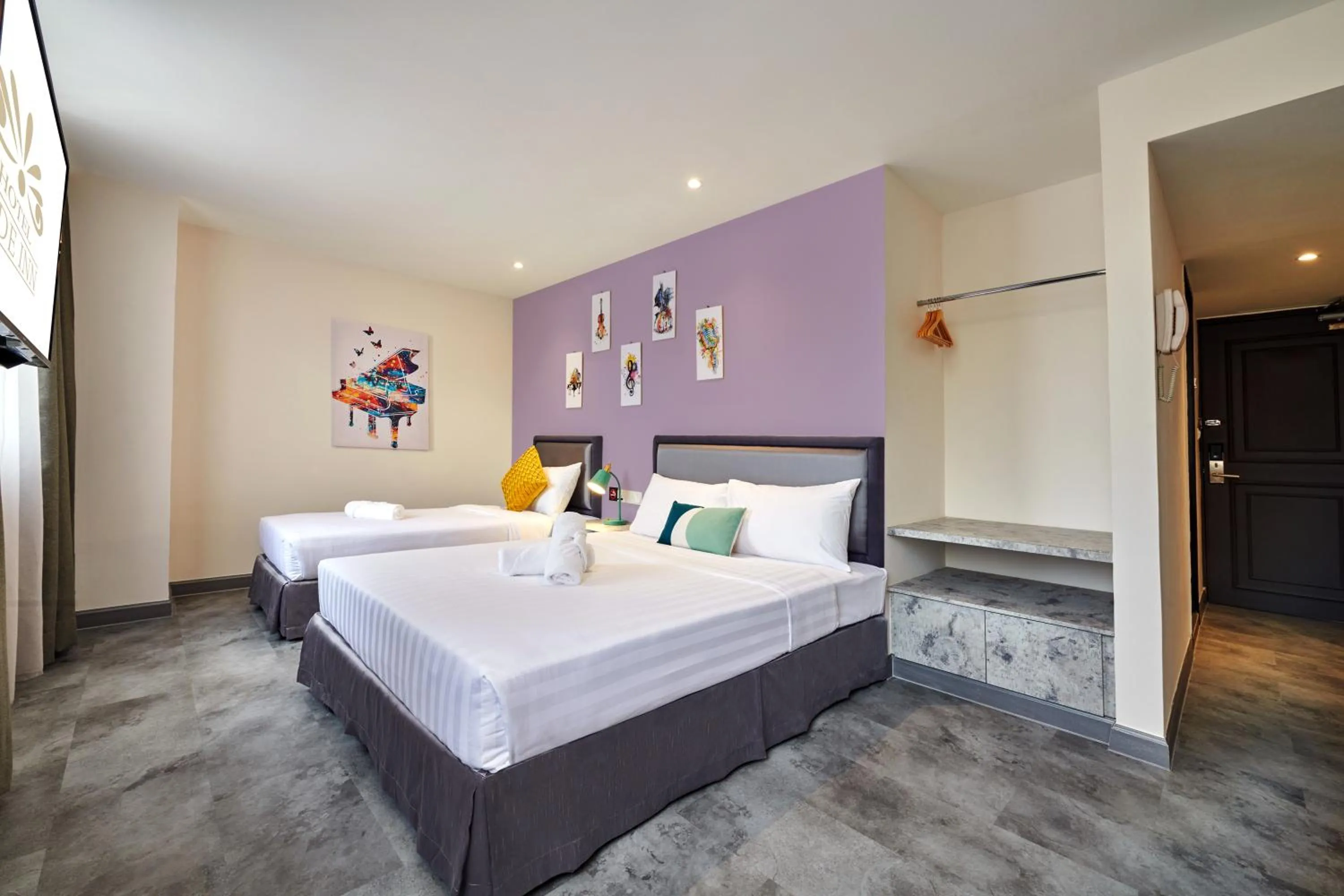 Bed in PJ De Inn Hotel