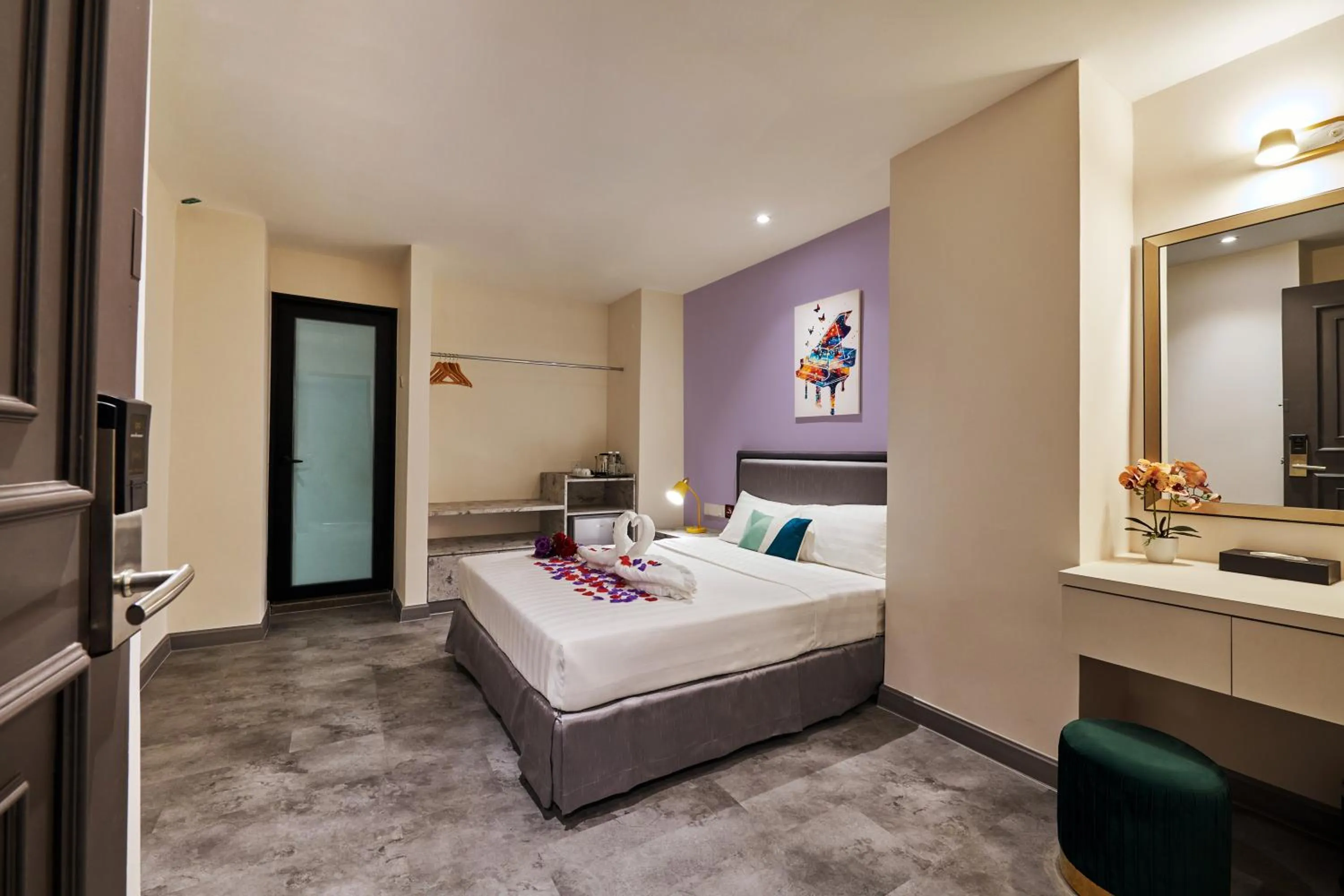 Bed in PJ De Inn Hotel