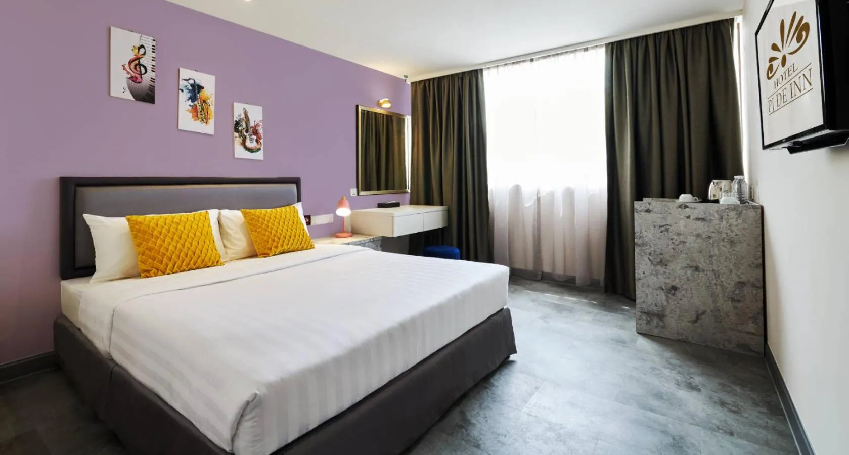 Bed in PJ De Inn Hotel