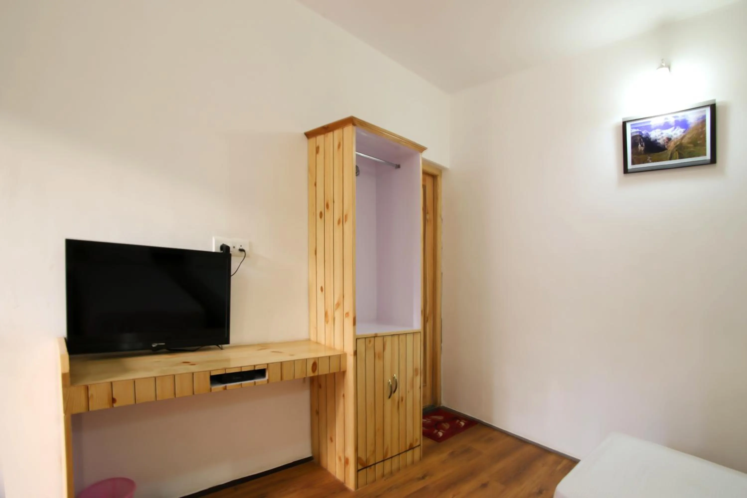 TV and multimedia in Hotel Lhalingkha