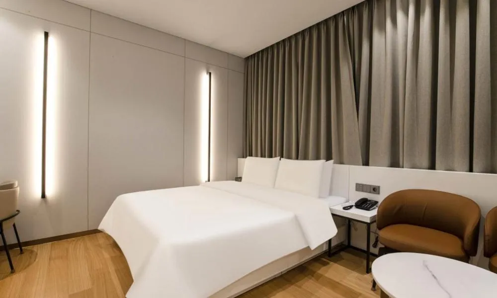 Bedroom, Bed in Uiwang Milos Hotel
