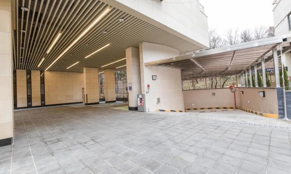 Day in Uiwang Milos Hotel