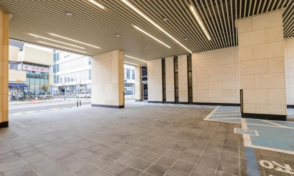 Parking in Uiwang Milos Hotel