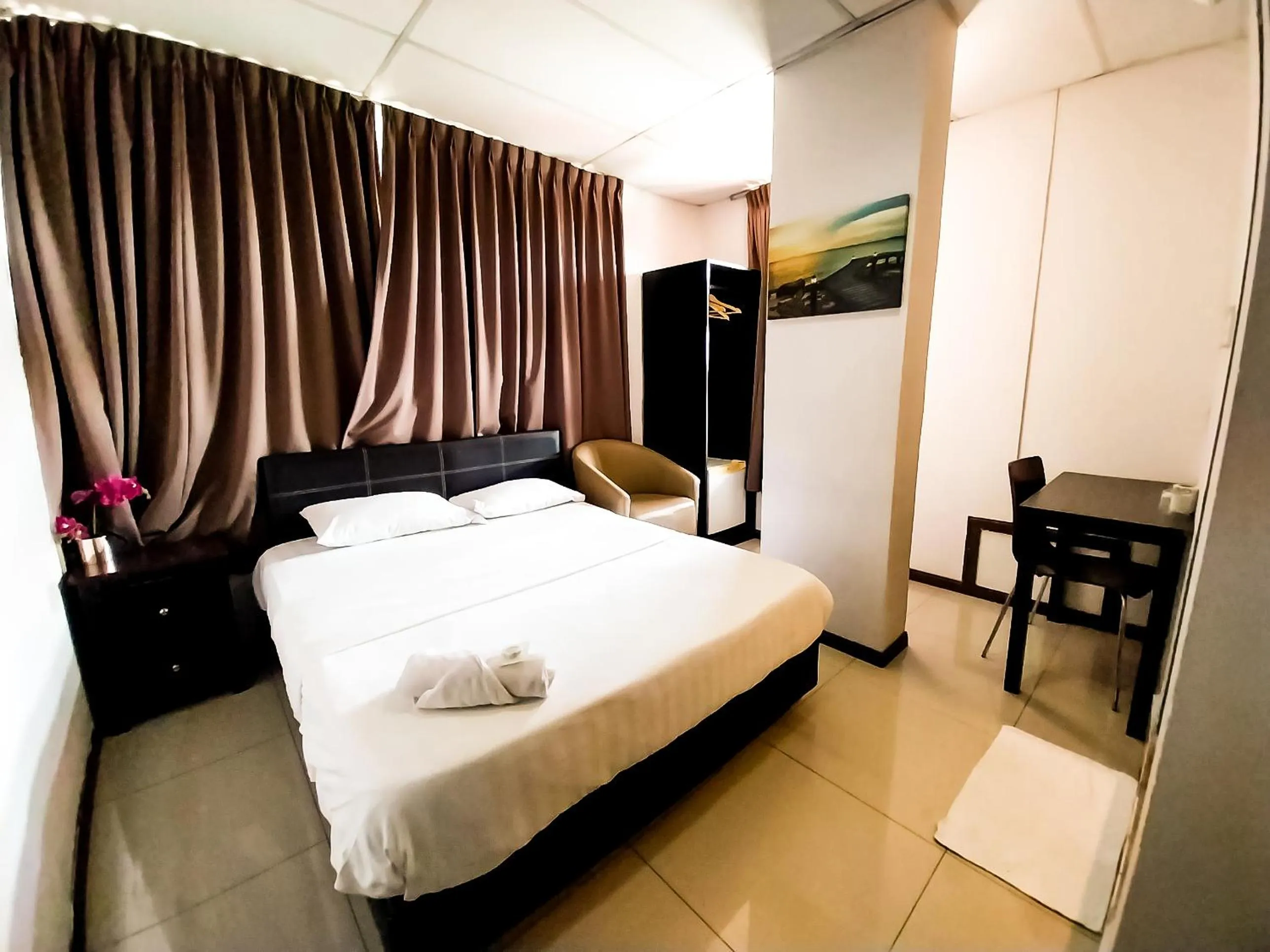 Photo of the whole room, Bed in MB Budget Hotel