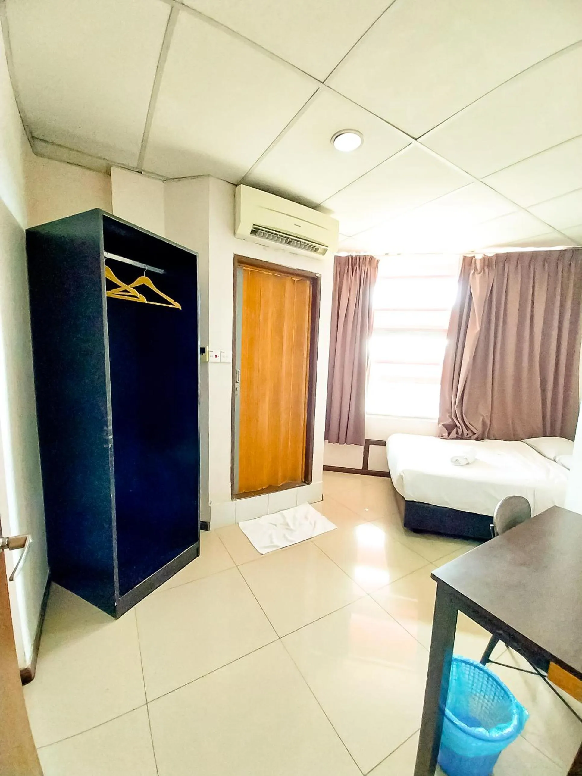 Photo of the whole room, Bed in MB Budget Hotel