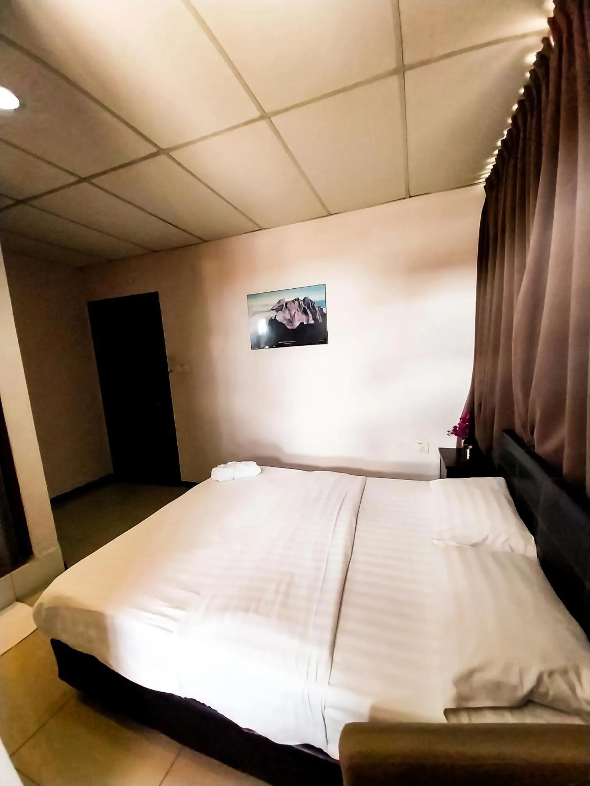 Bedroom, Bed in MB Budget Hotel