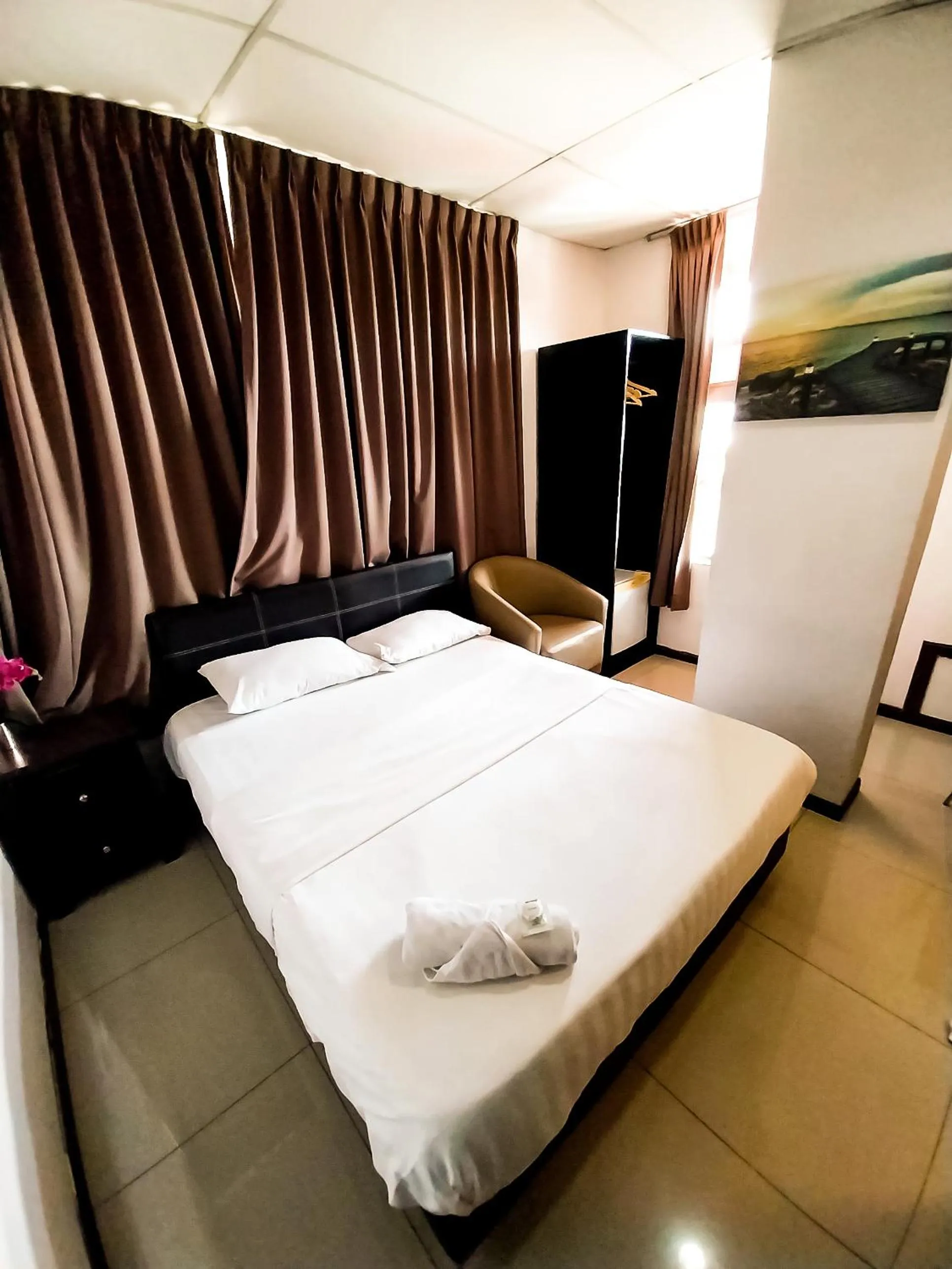 Bedroom, Bed in MB Budget Hotel