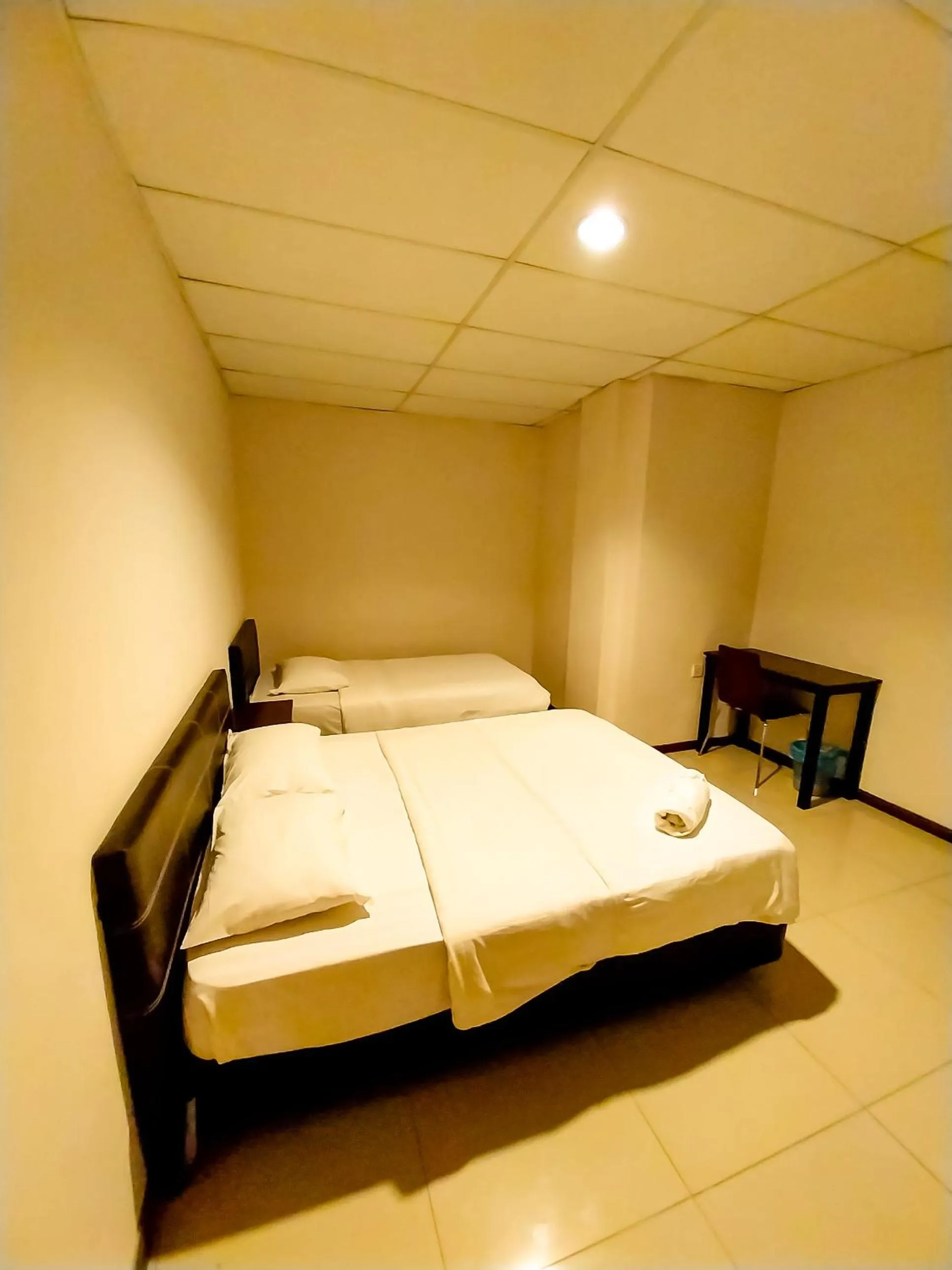 Bedroom, Bed in MB Budget Hotel