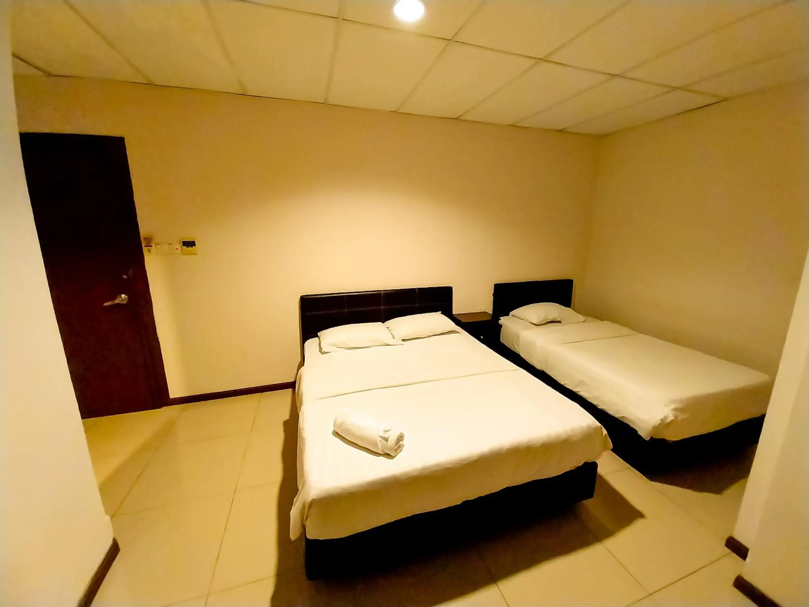 Bedroom, Bed in MB Budget Hotel