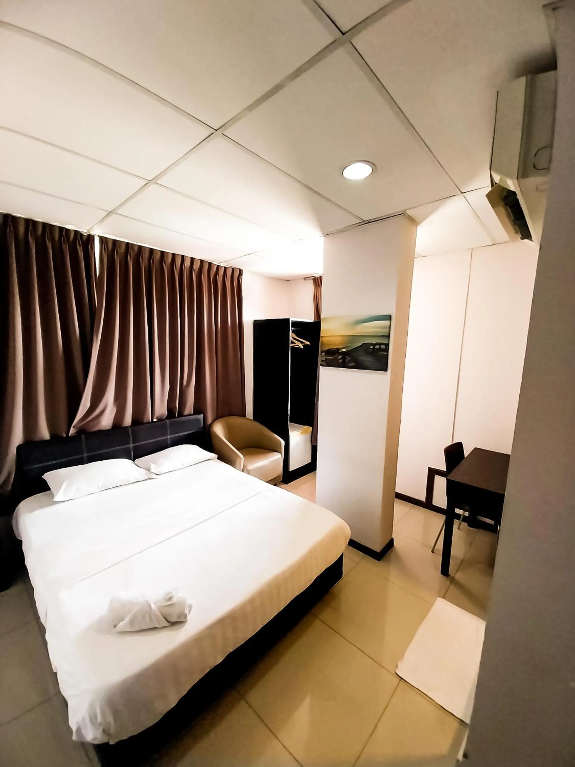 Bedroom, Bed in MB Budget Hotel