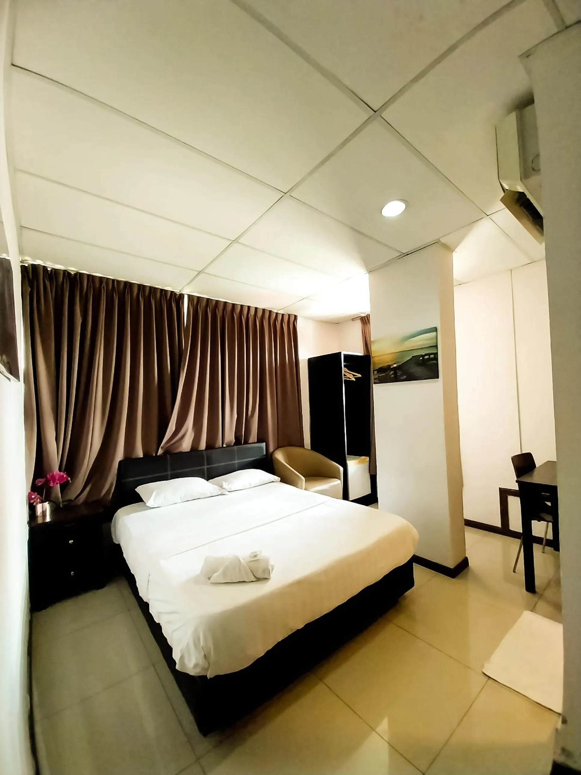 Photo of the whole room, Bed in MB Budget Hotel