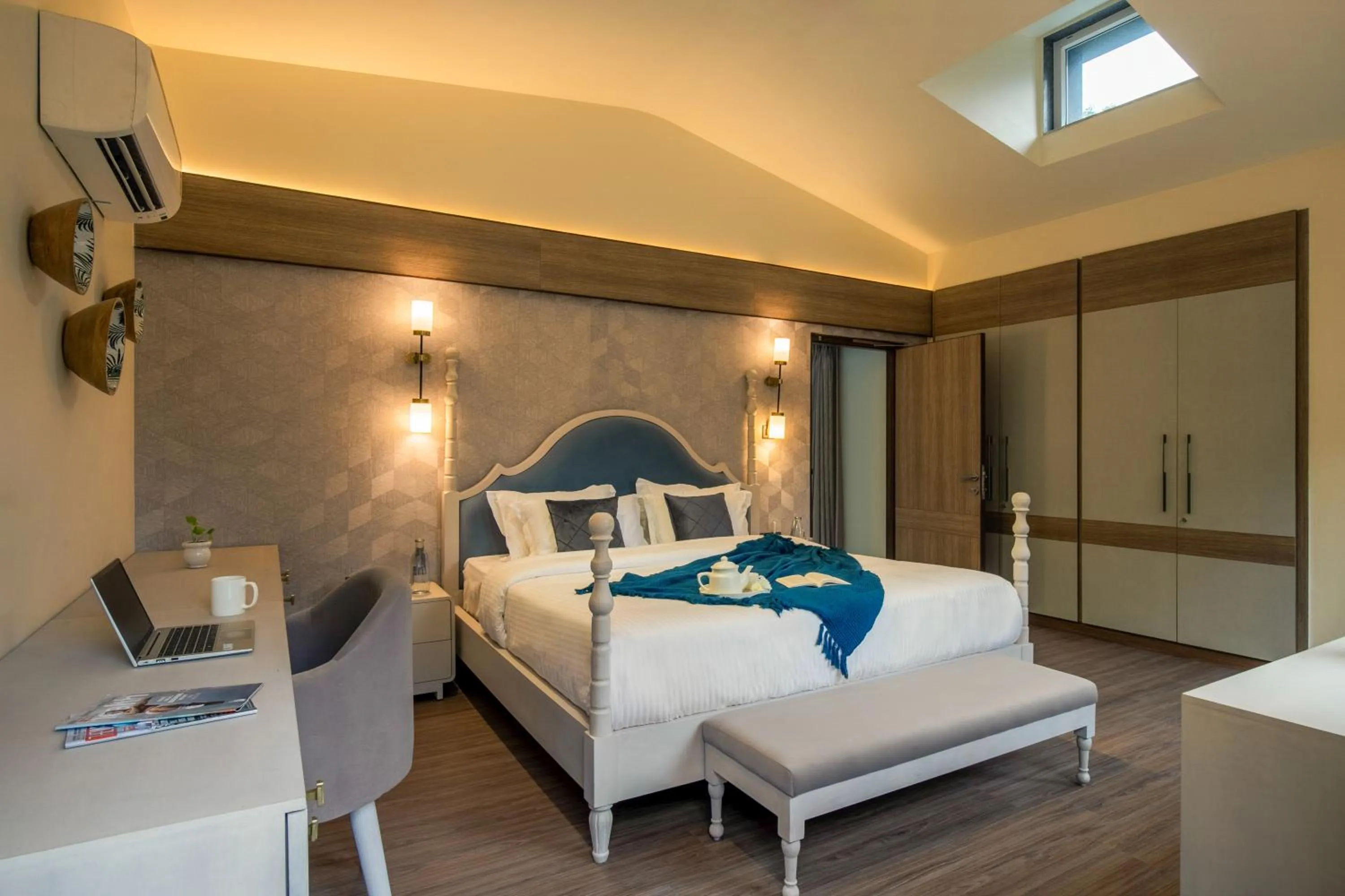 Bed in ELIVAAS 6 BHK Farmstay with Pvt Pool & Garden - Esh