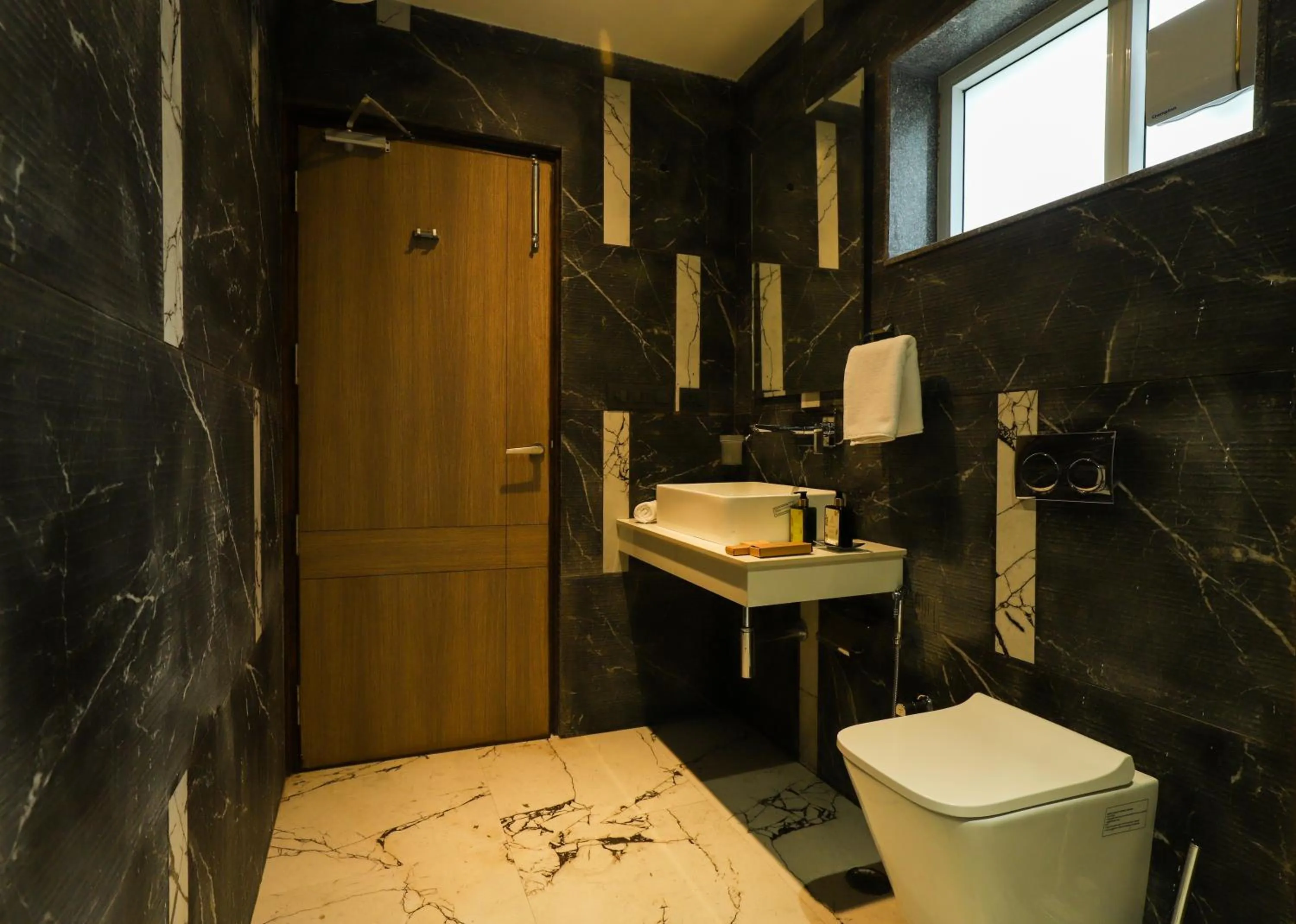 Toilet in ELIVAAS 6 BHK Farmstay with Pvt Pool & Garden - Esh