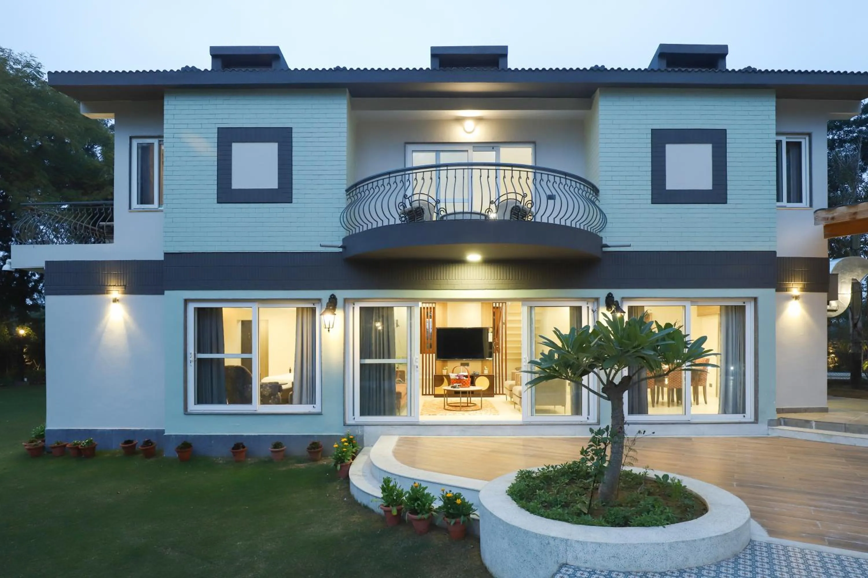 Property building in ELIVAAS 6 BHK Farmstay with Pvt Pool & Garden - Esh