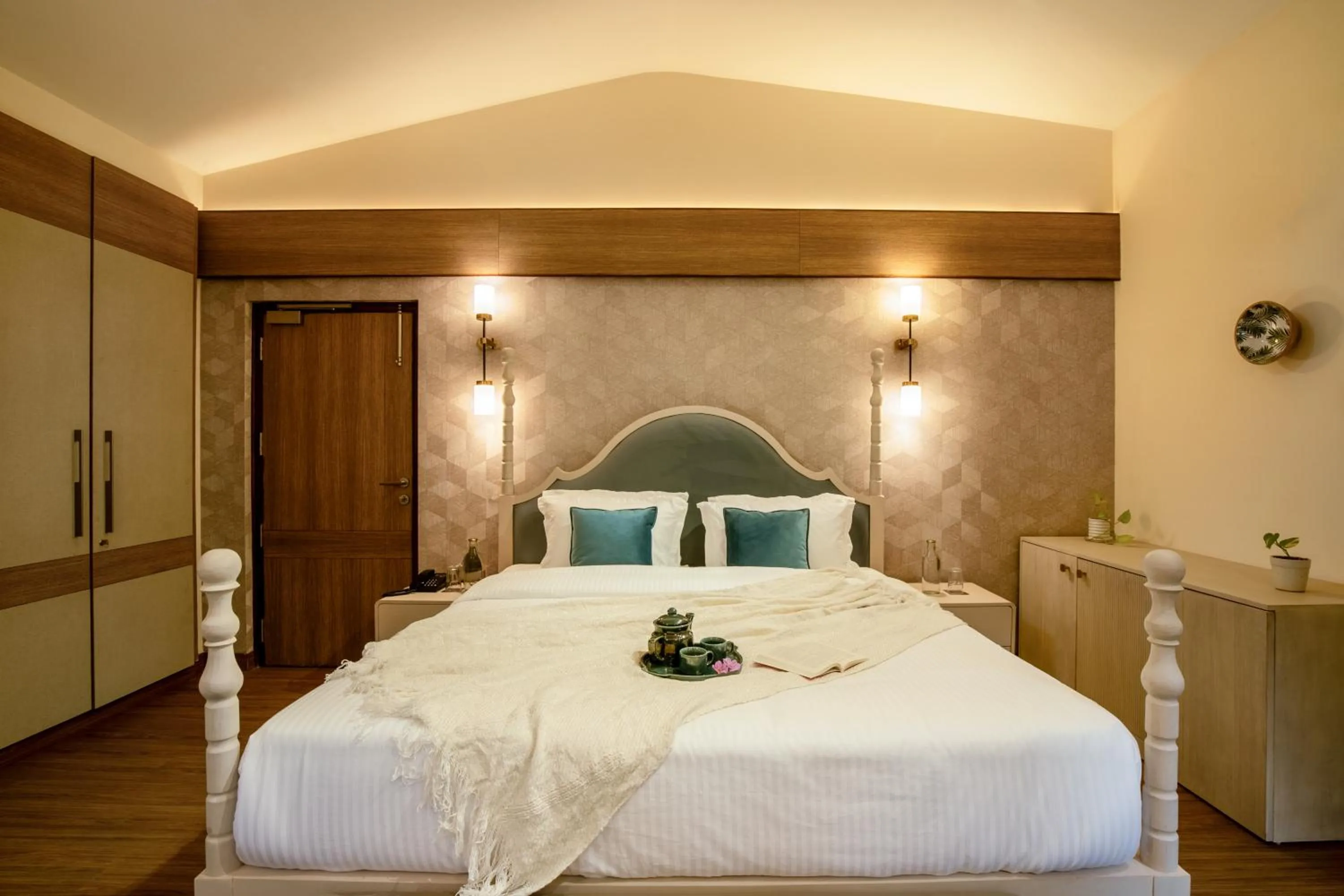 Bed in ELIVAAS 6 BHK Farmstay with Pvt Pool & Garden - Esh