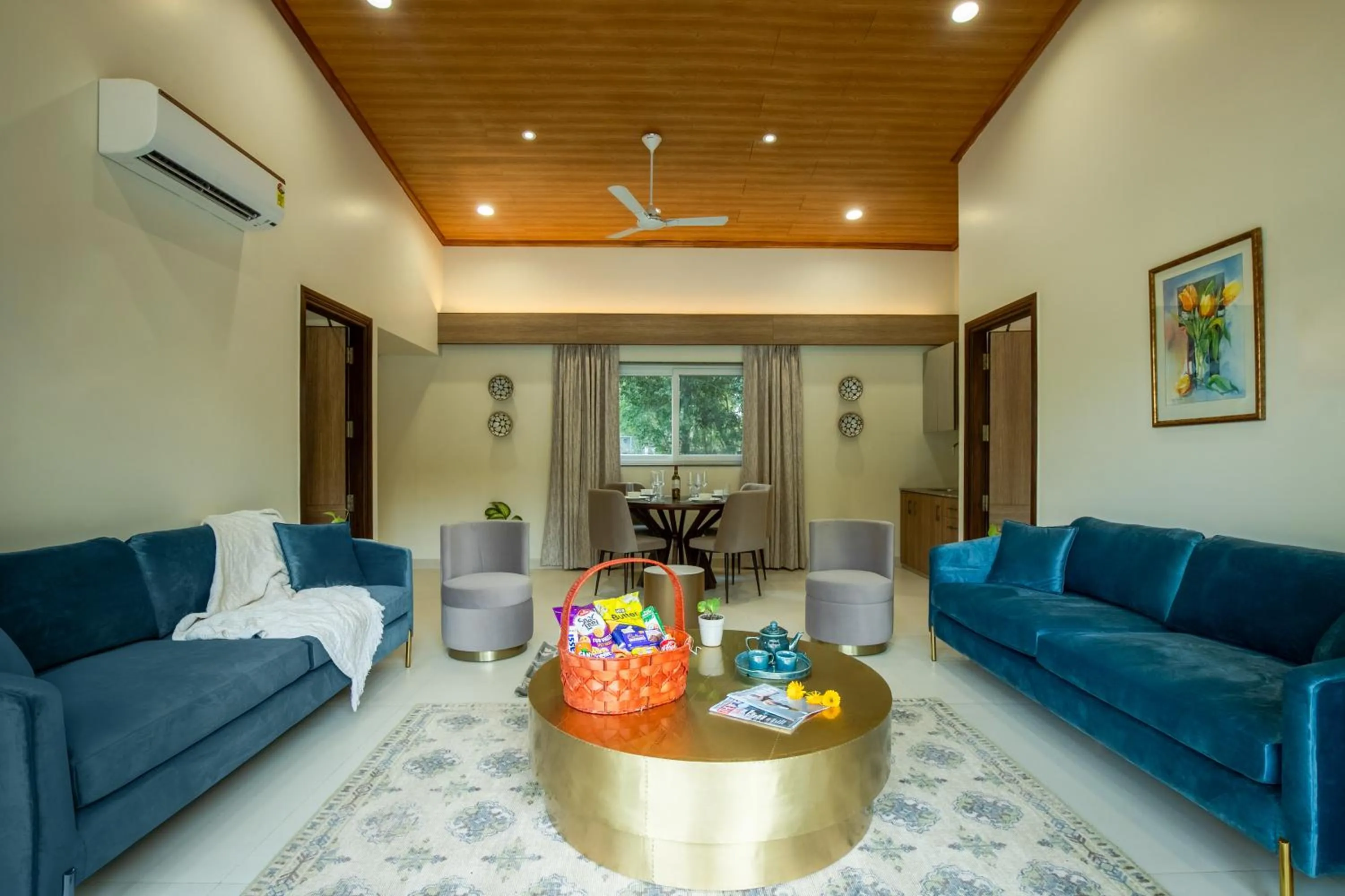 TV and multimedia in ELIVAAS 6 BHK Farmstay with Pvt Pool & Garden - Esh