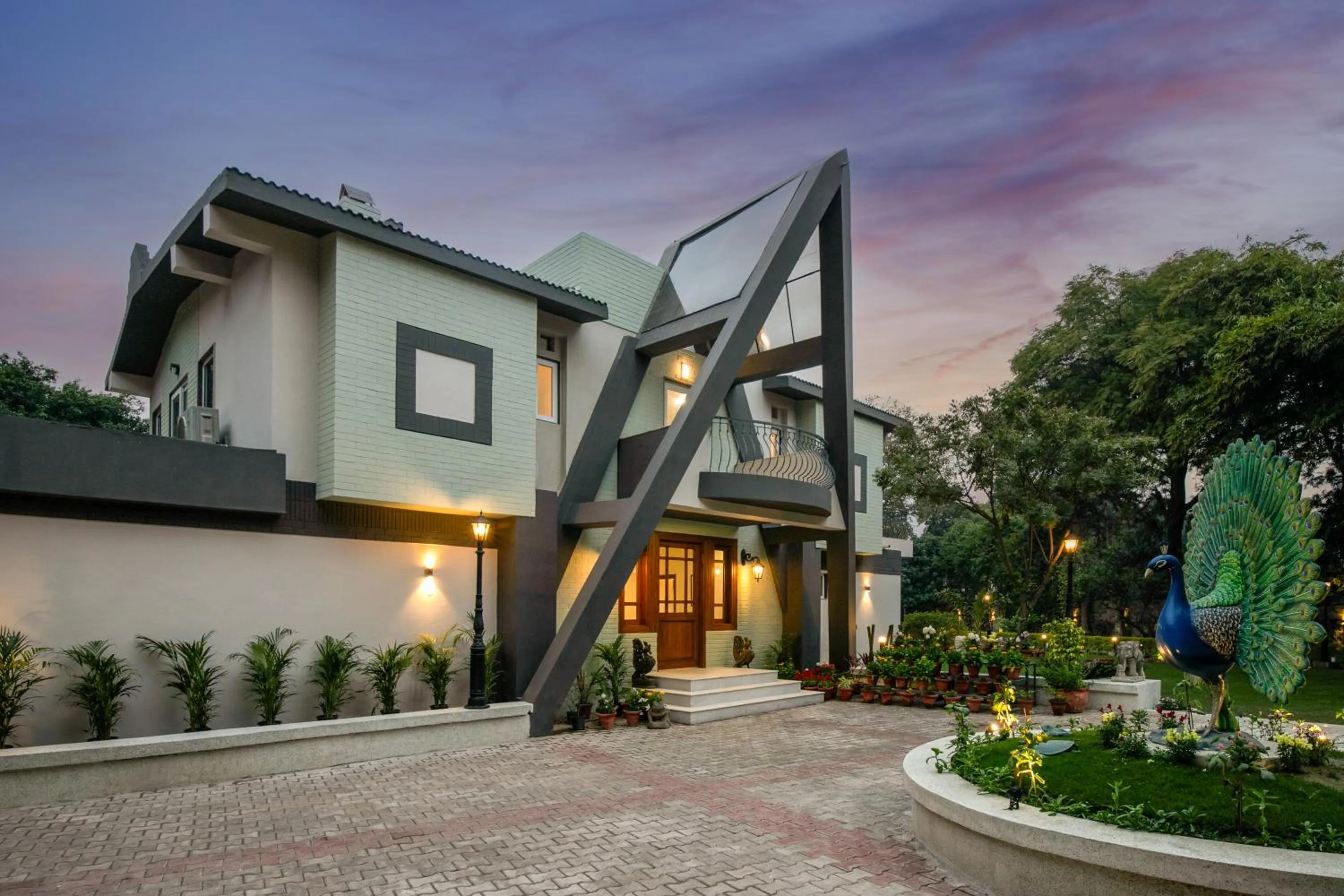 Property building in ELIVAAS 6 BHK Farmstay with Pvt Pool & Garden - Esh