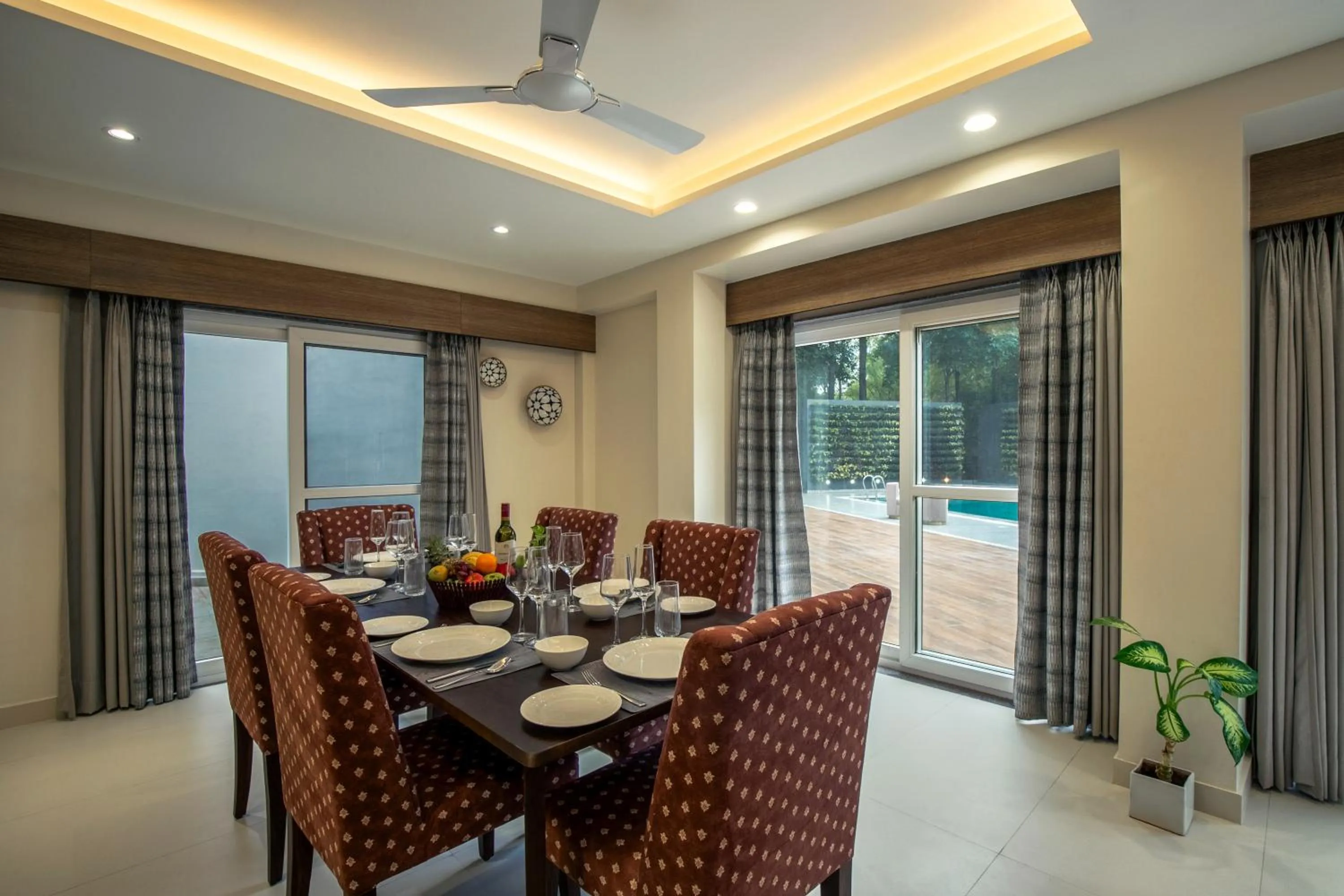 Living room in ELIVAAS 6 BHK Farmstay with Pvt Pool & Garden - Esh