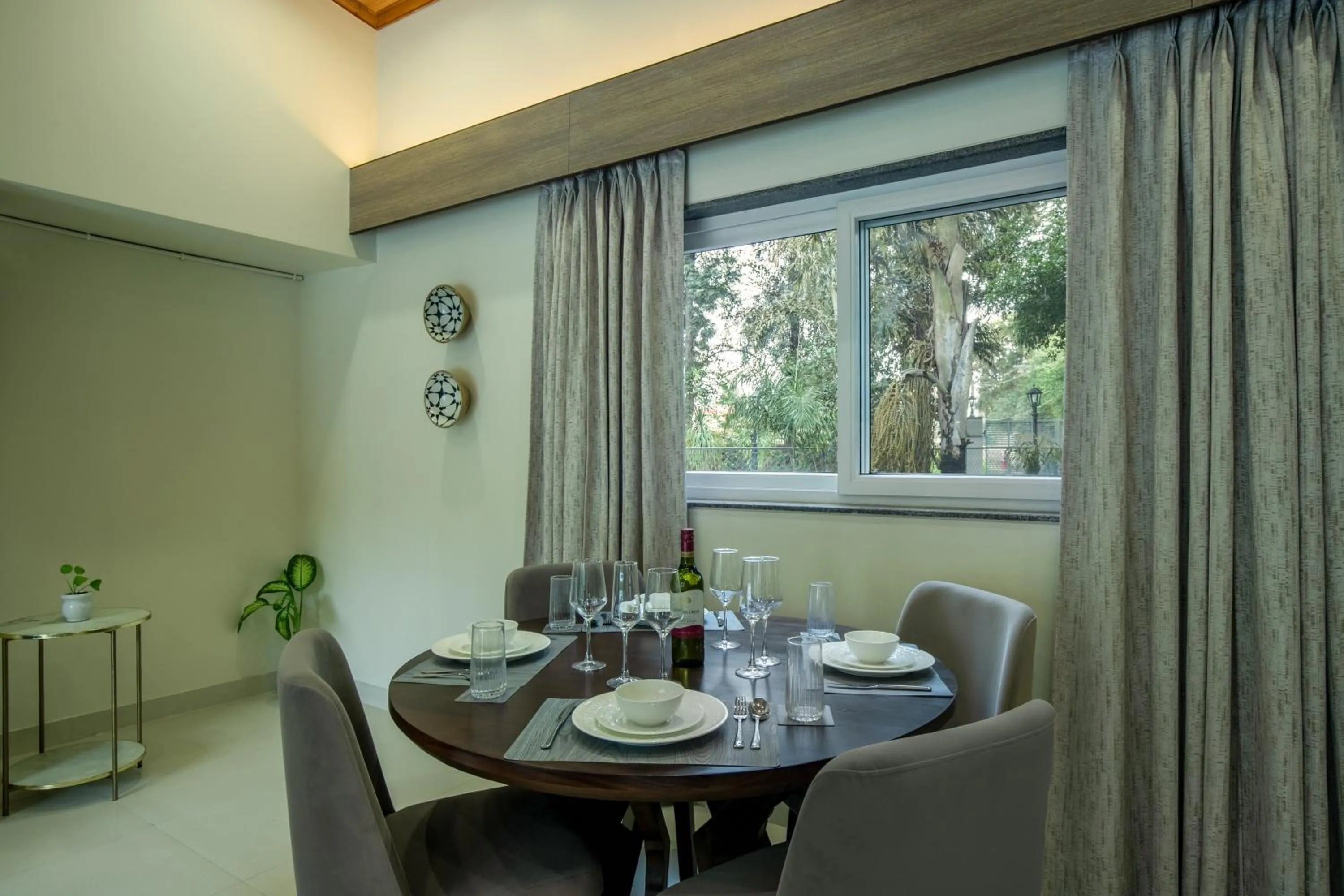 Living room in ELIVAAS 6 BHK Farmstay with Pvt Pool & Garden - Esh